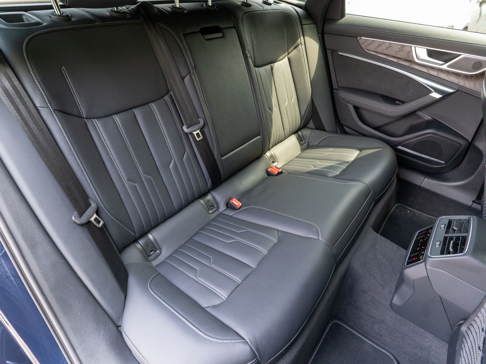 Fahrzeugabbildung Audi S6 Avant 3.0TDI quattro tiptronic PANO LEDER B&O
