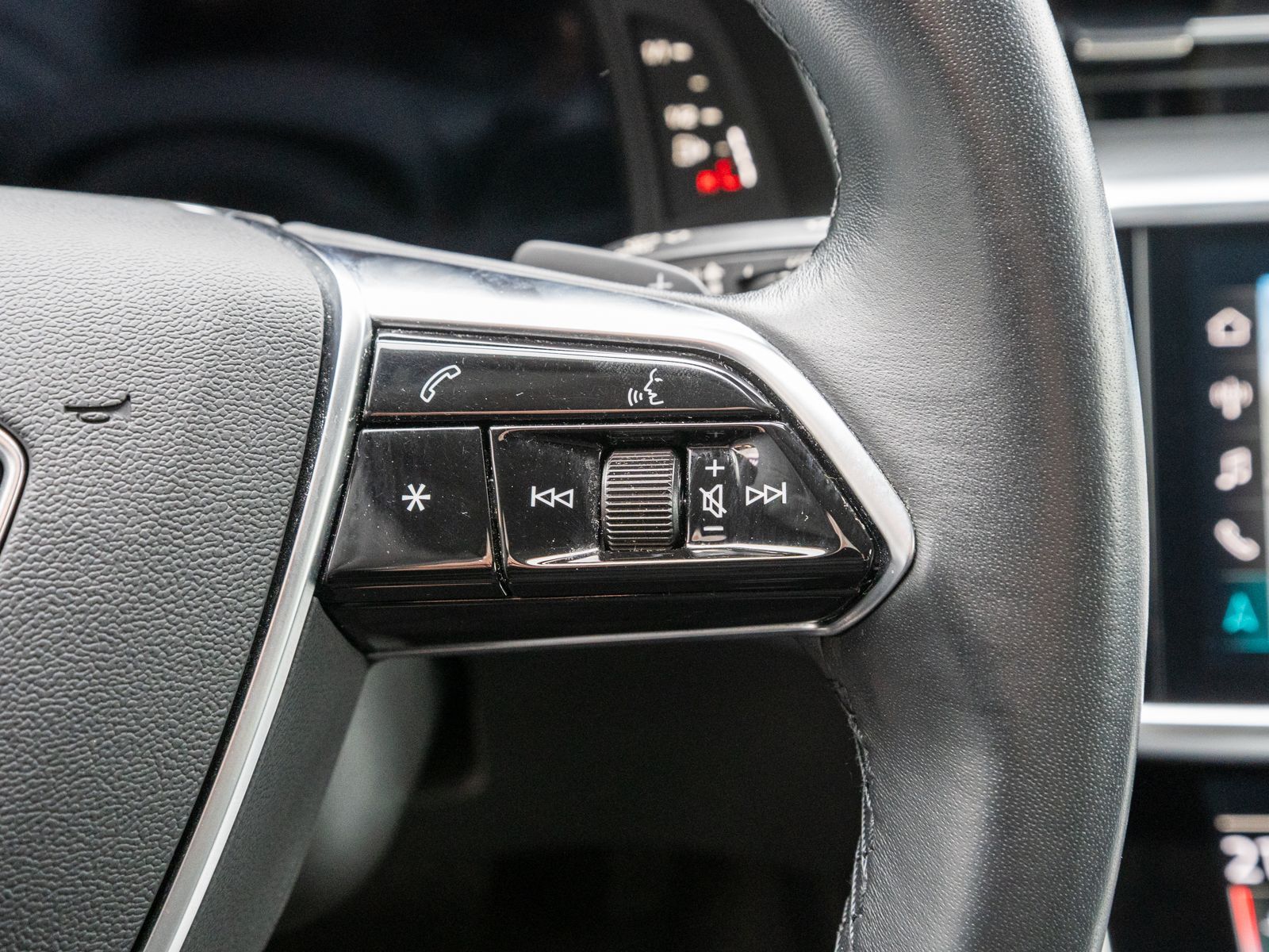 Fahrzeugabbildung Audi A6 Avant sport 50TFSI e quattr Stron LED RFK AHK