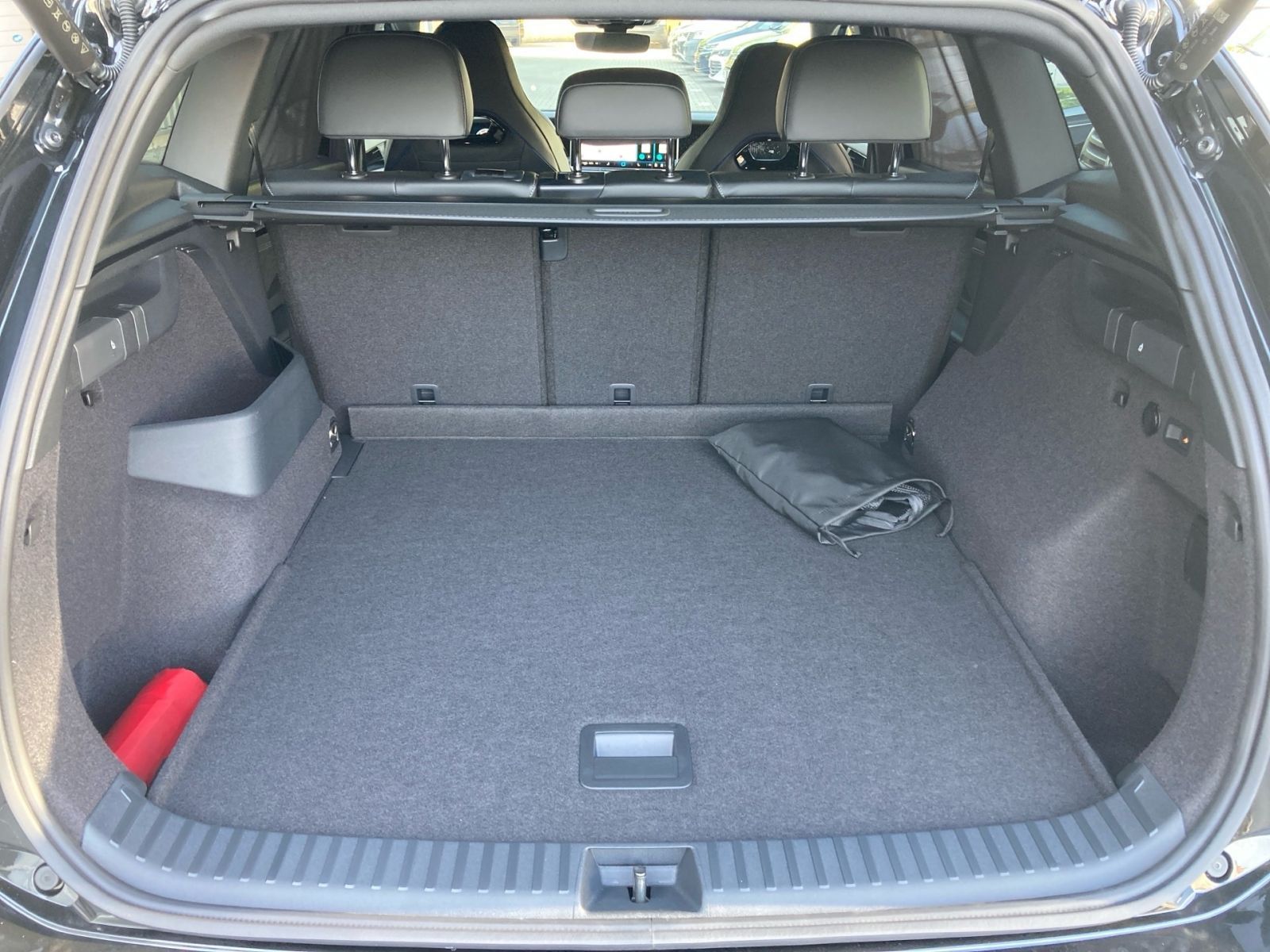 Fahrzeugabbildung Volkswagen Tayron R-Line 2,0 TSI 4MOTION DSG AHK PANO 360°K