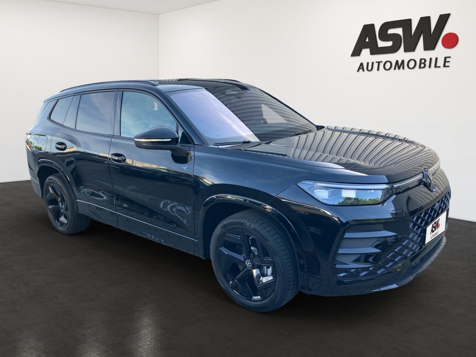 Fahrzeugabbildung Volkswagen Tayron R-Line 2,0 TSI 4MOTION DSG AHK PANO 360°K