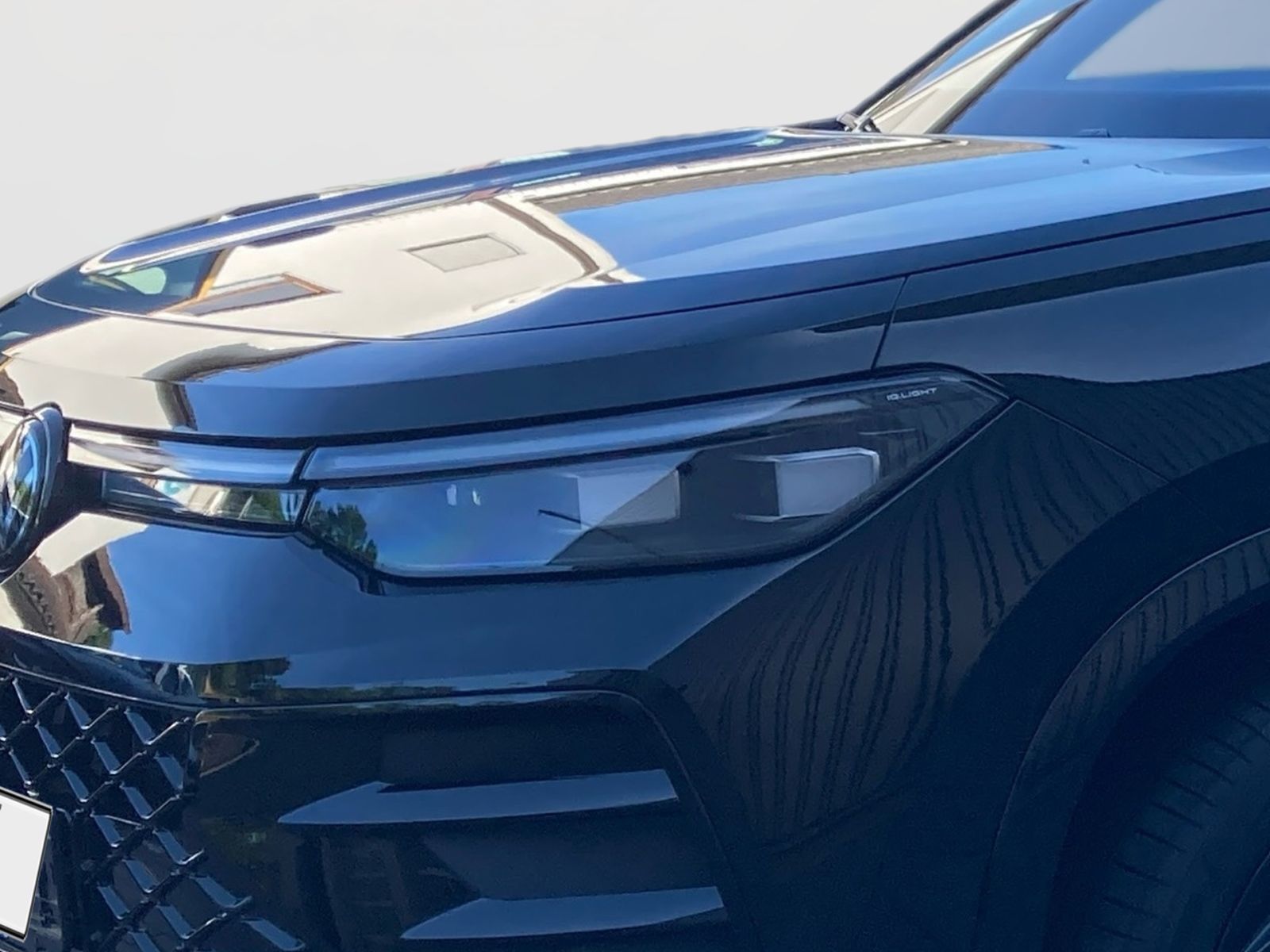 Fahrzeugabbildung Volkswagen Tayron R-Line 2,0 TSI 4MOTION DSG AHK PANO 360°K