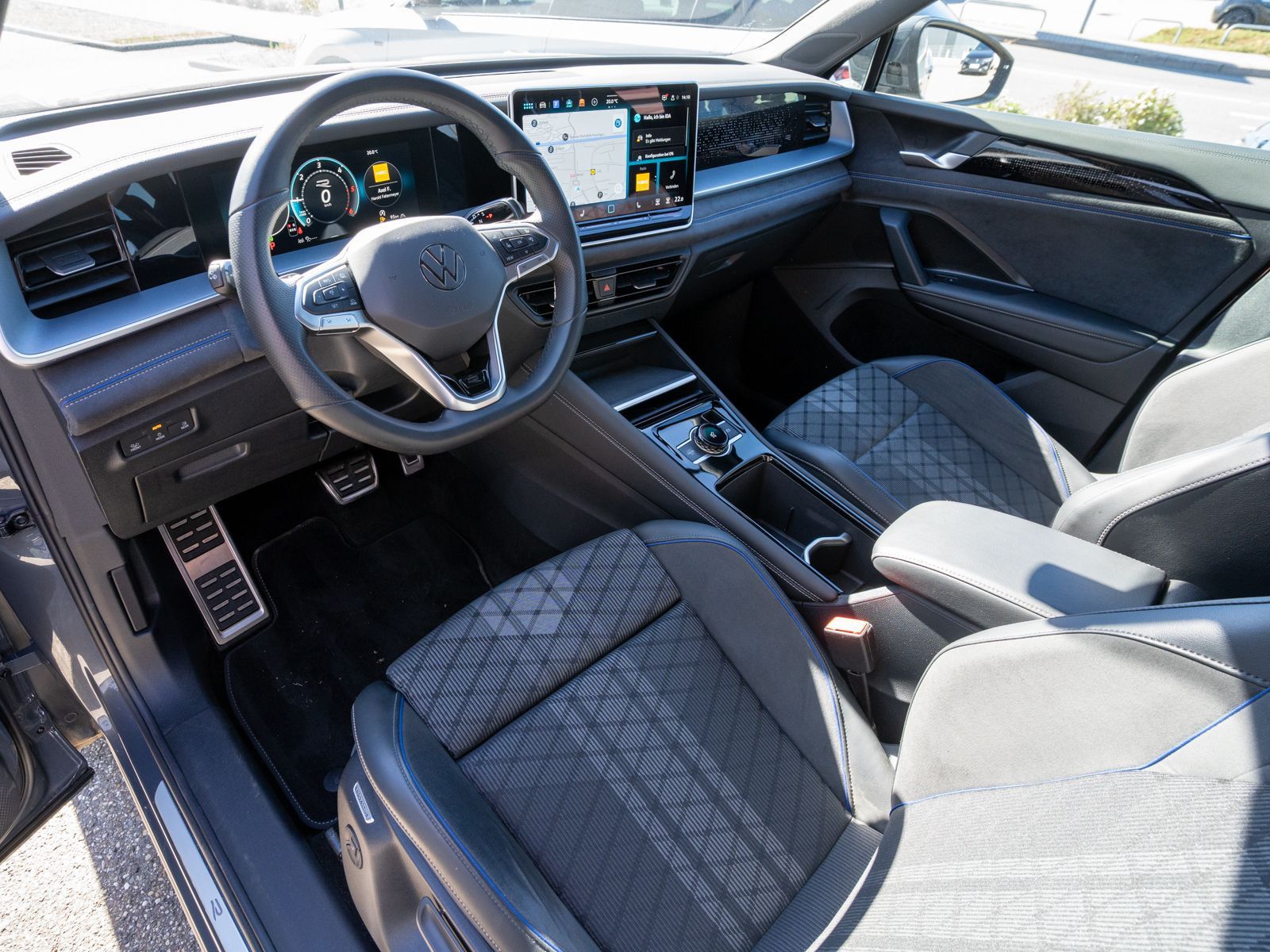 Fahrzeugabbildung Volkswagen Tayron R-Line 2.0 TDI MATRIX Navi 360° ACC AHK