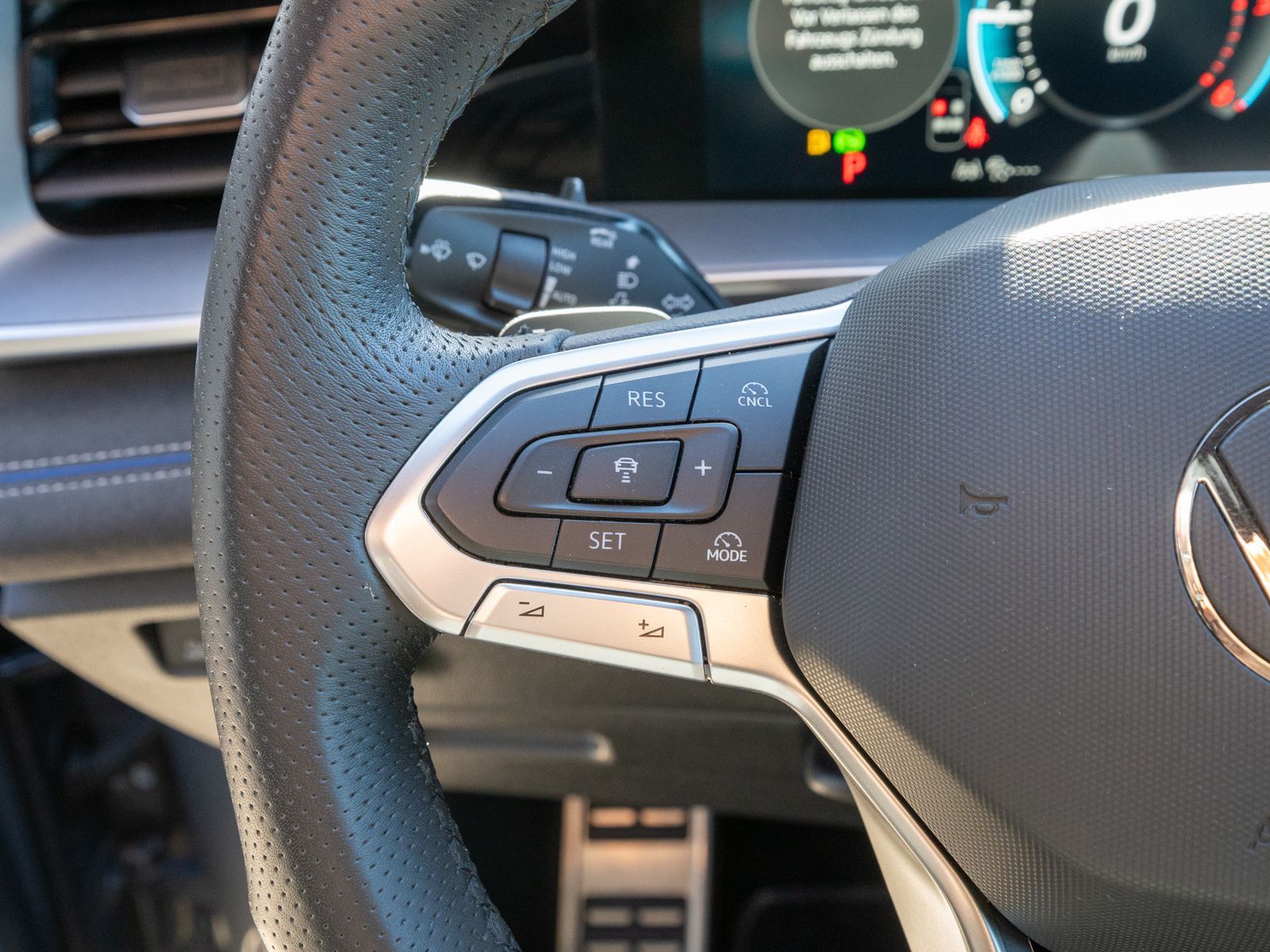 Fahrzeugabbildung Volkswagen Tayron R-Line 2.0 TDI MATRIX Navi 360° ACC AHK