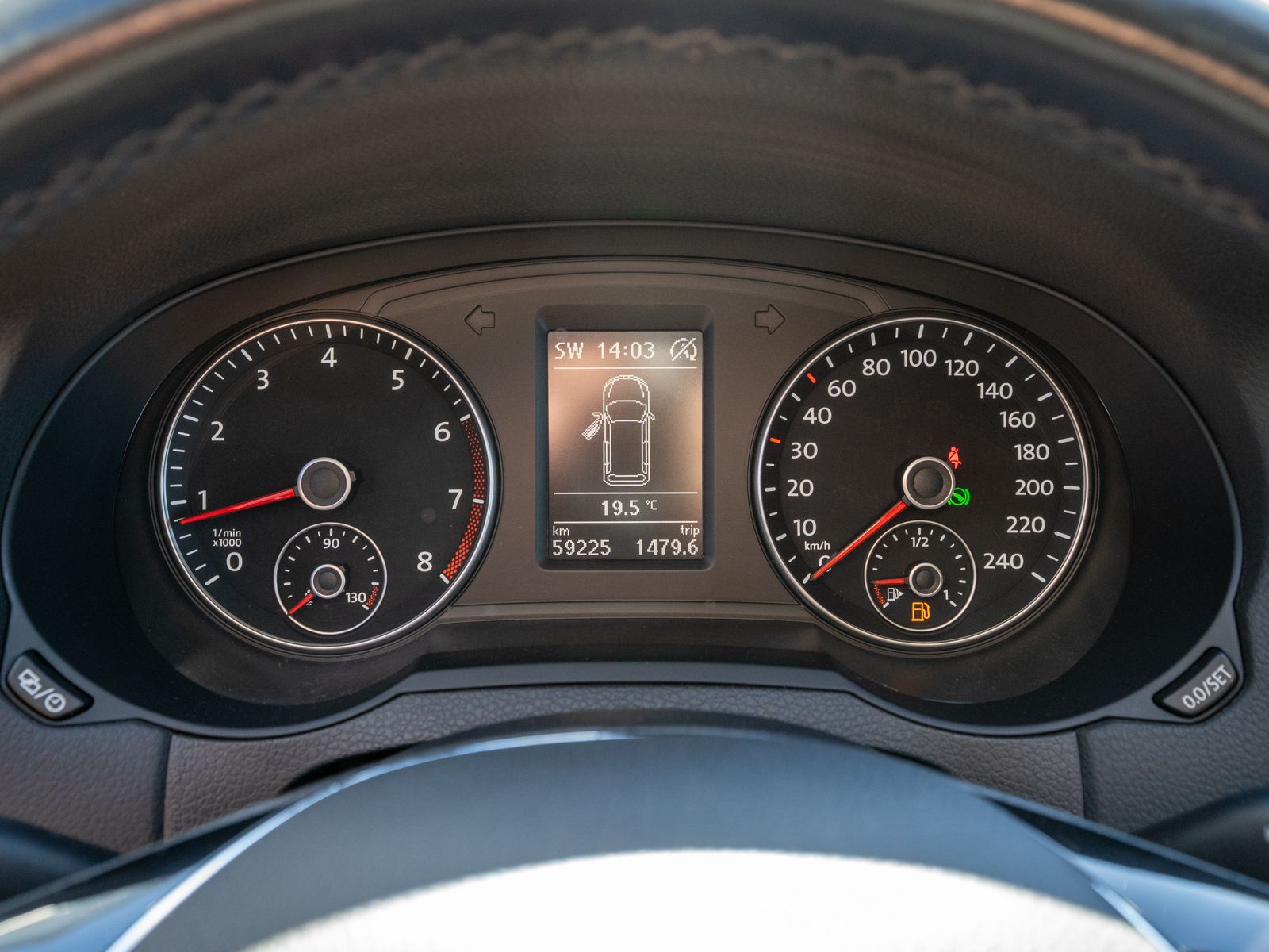 Fahrzeugabbildung Volkswagen Sharan Comfortline 1.4 TSI DSG Navi PDC AHK 7-S