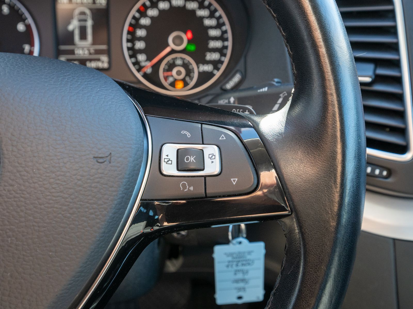 Fahrzeugabbildung Volkswagen Sharan Comfortline 1.4 TSI DSG Navi PDC AHK 7-S
