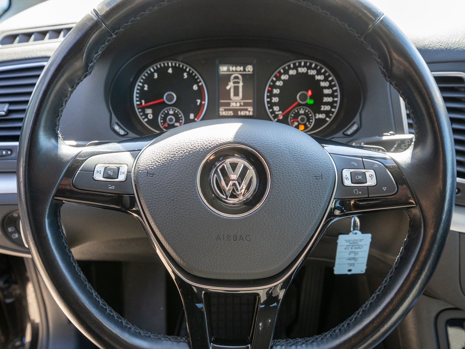 Fahrzeugabbildung Volkswagen Sharan Comfortline 1.4 TSI DSG Navi PDC AHK 7-S