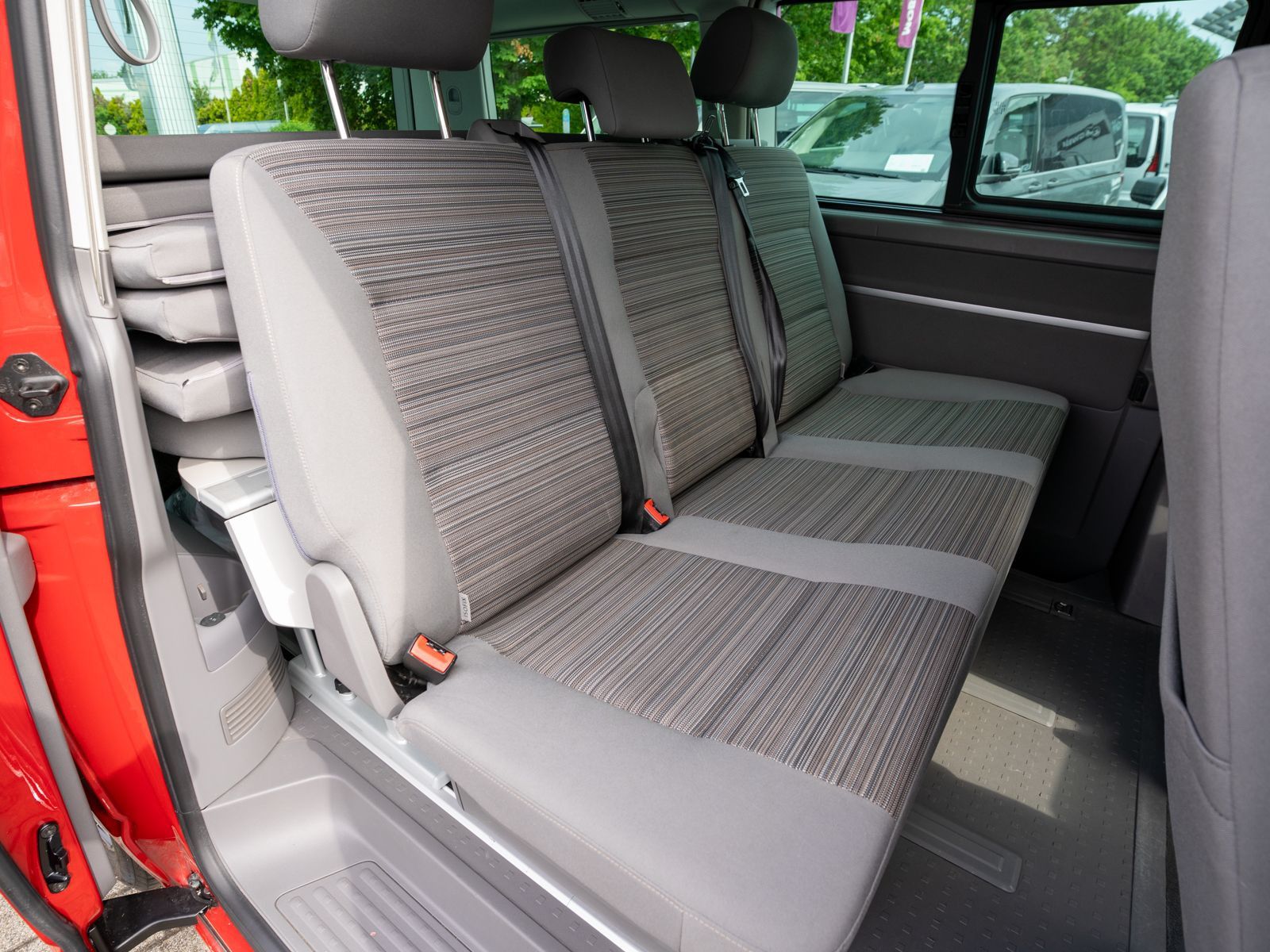 Fahrzeugabbildung Volkswagen T6.1 California Beach 2.0TDI DSG LED Navi ZU HEI