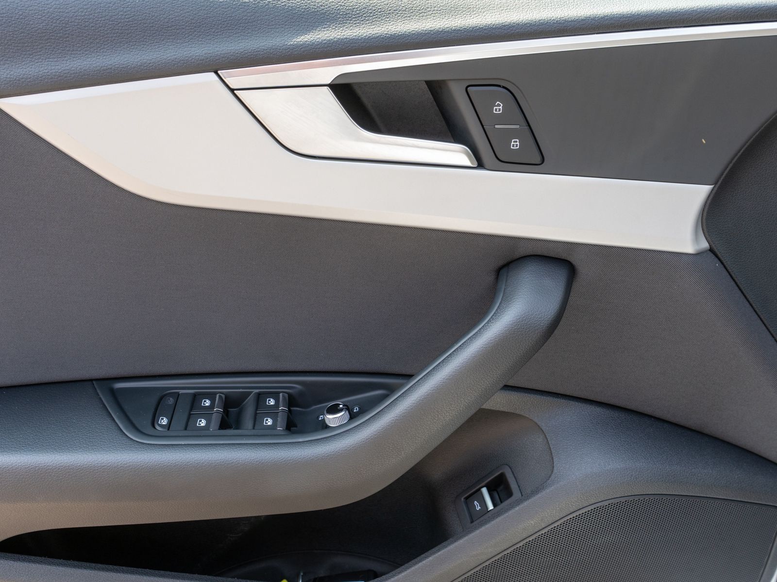 Fahrzeugabbildung Audi A4 Avant 40TDI Stronic LED Navi RFK ACC SHZ AHK