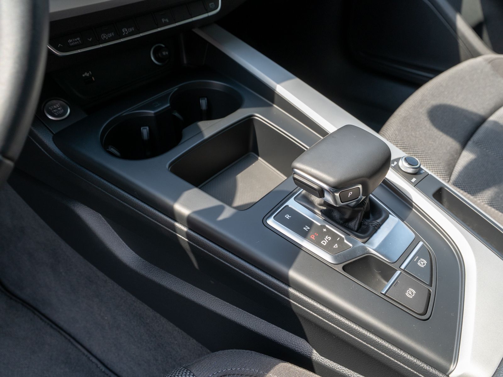Fahrzeugabbildung Audi A4 Avant 40TDI Stronic LED Navi RFK ACC SHZ AHK