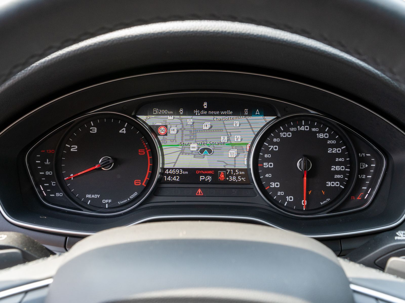 Fahrzeugabbildung Audi A4 Avant 40TDI Stronic LED Navi RFK ACC SHZ AHK