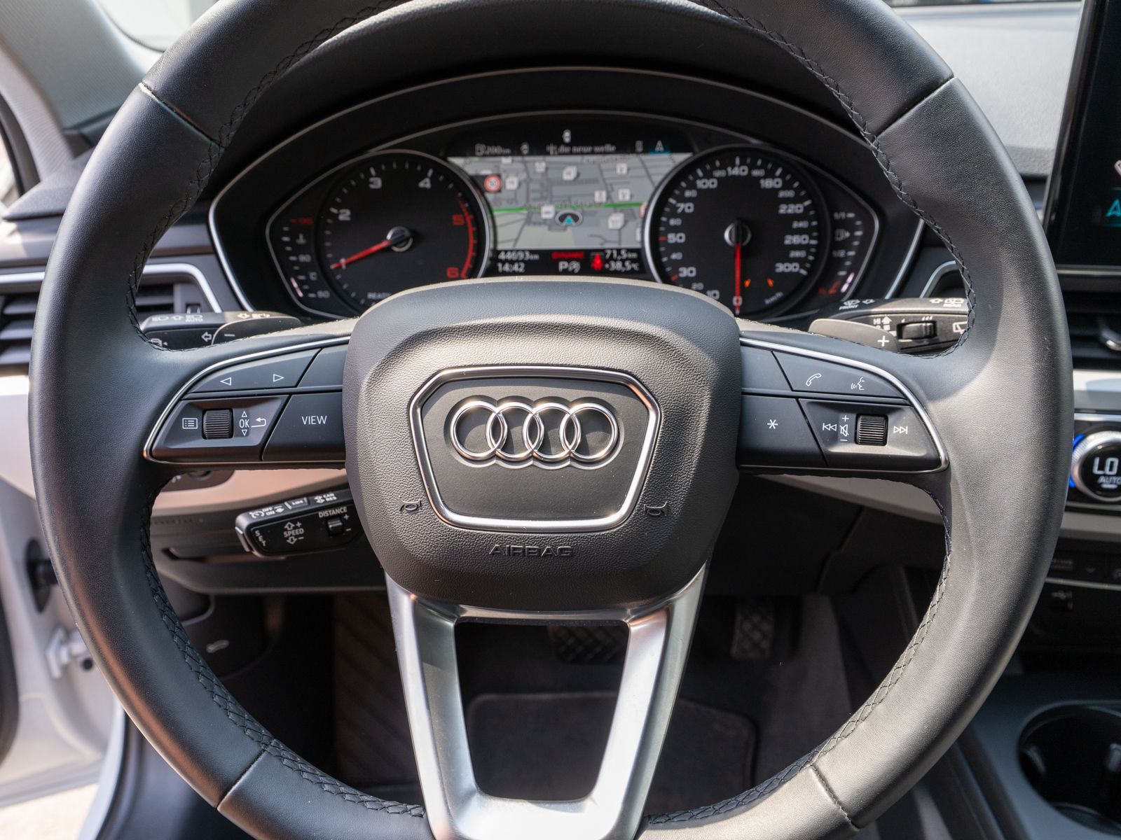Fahrzeugabbildung Audi A4 Avant 40TDI Stronic LED Navi RFK ACC SHZ AHK