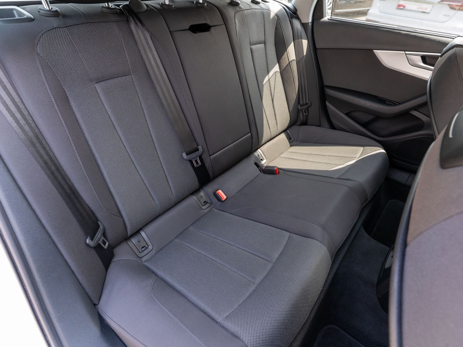Fahrzeugabbildung Audi A4 Avant 40TDI Stronic LED Navi RFK ACC SHZ AHK