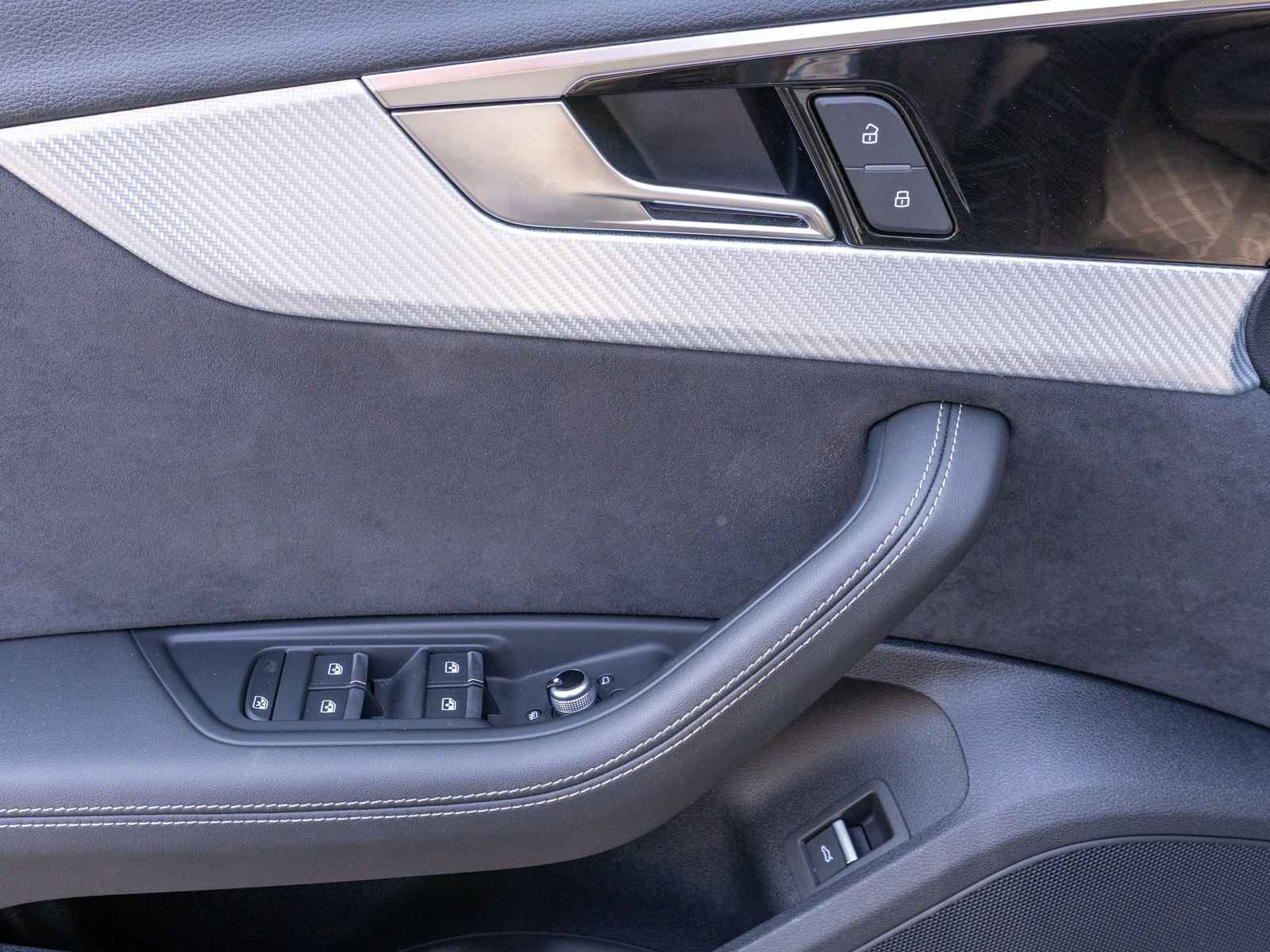 Fahrzeugabbildung Audi RS 4 Avant 2.9TFSI tiptron MATRIX ACC HUD RS-AGA