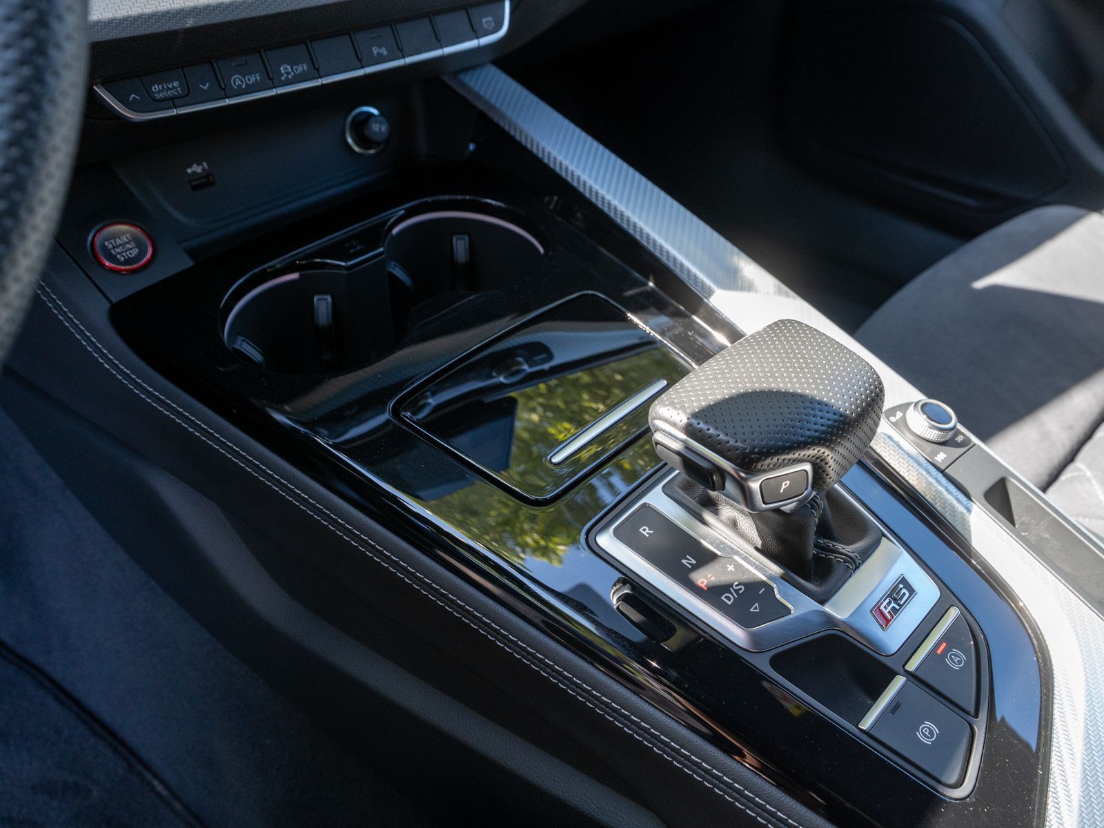 Fahrzeugabbildung Audi RS 4 Avant 2.9TFSI tiptron MATRIX ACC HUD RS-AGA
