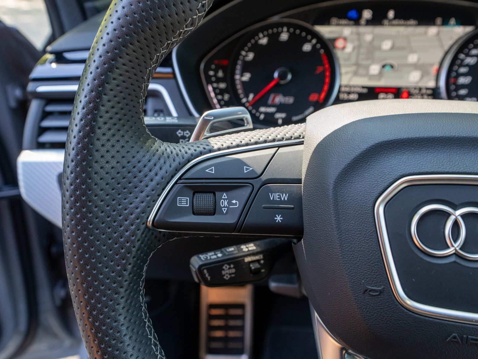 Fahrzeugabbildung Audi RS 4 Avant 2.9TFSI tiptron MATRIX ACC HUD RS-AGA