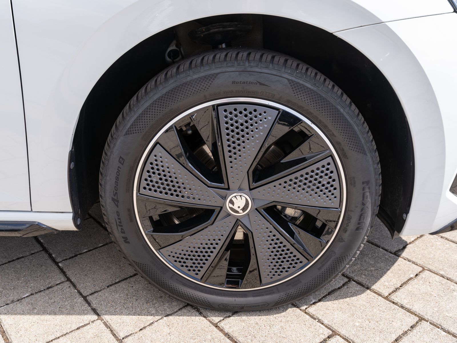 Fahrzeugabbildung SKODA Scala Monte Carlo 1.0 TSI DSG LED Navi RFK PANO