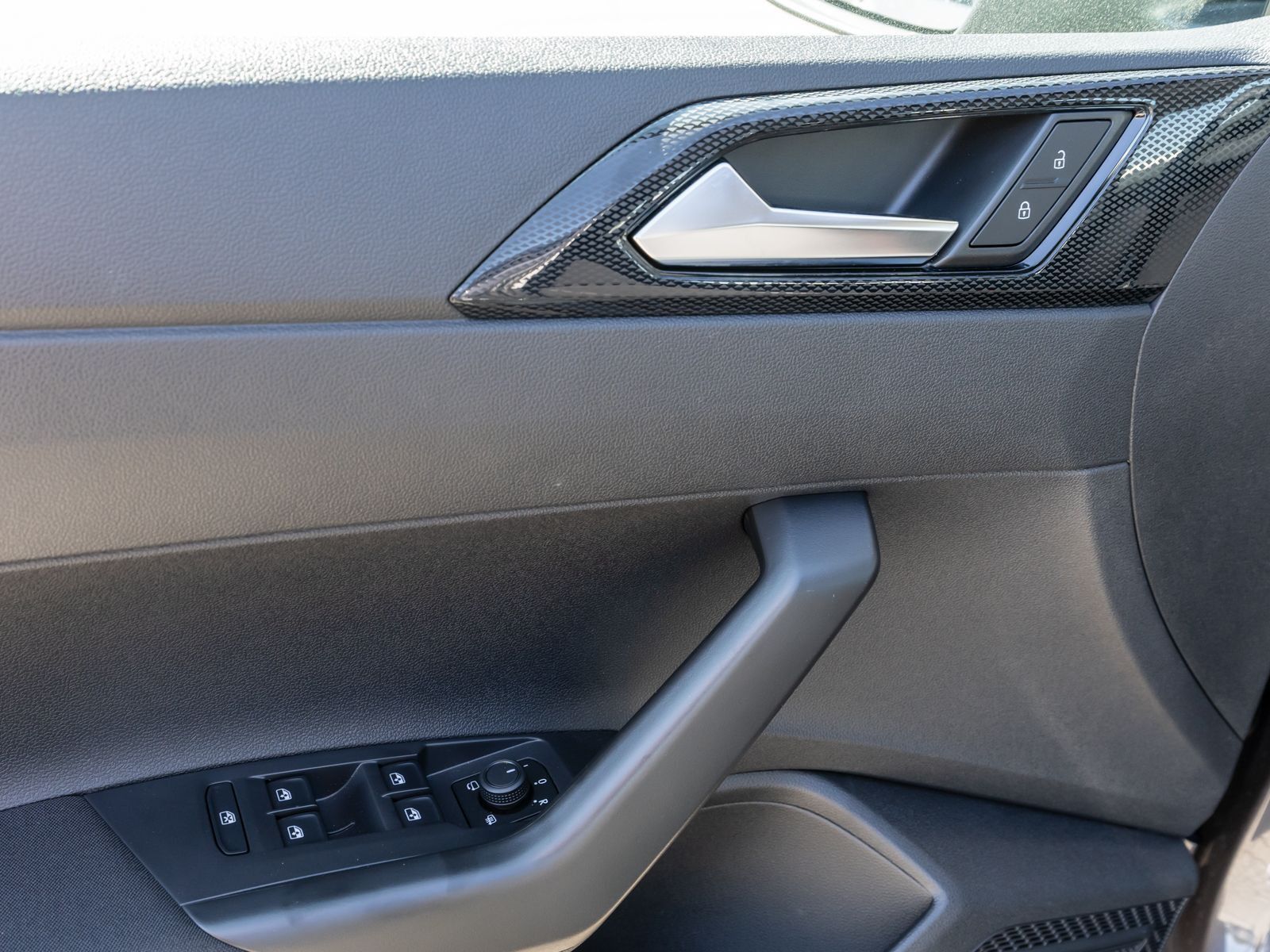 Fahrzeugabbildung Volkswagen Taigo Life 1.0 TSI DSG LED Navi RFK PDC SHZ AHK