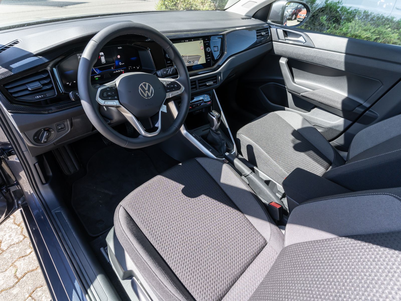 Fahrzeugabbildung Volkswagen Taigo Life 1.0 TSI DSG LED Navi RFK PDC SHZ AHK