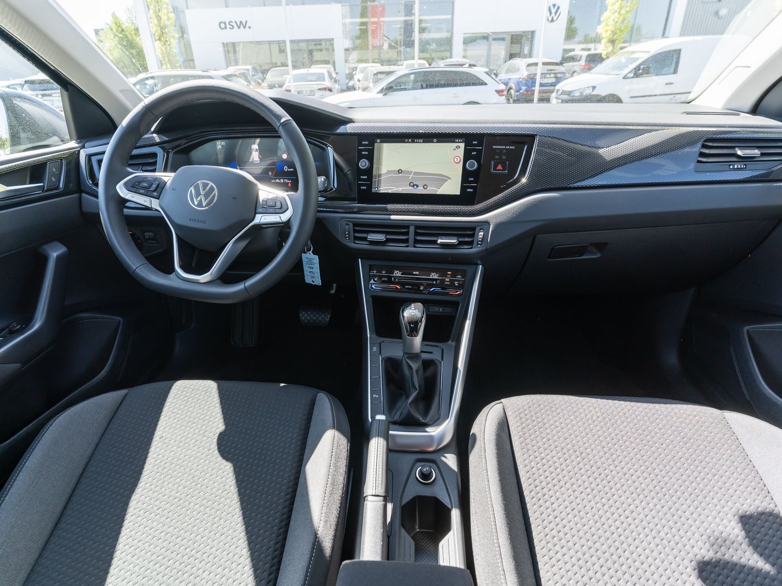 Fahrzeugabbildung Volkswagen Taigo Life 1.0 TSI DSG LED Navi RFK PDC SHZ AHK