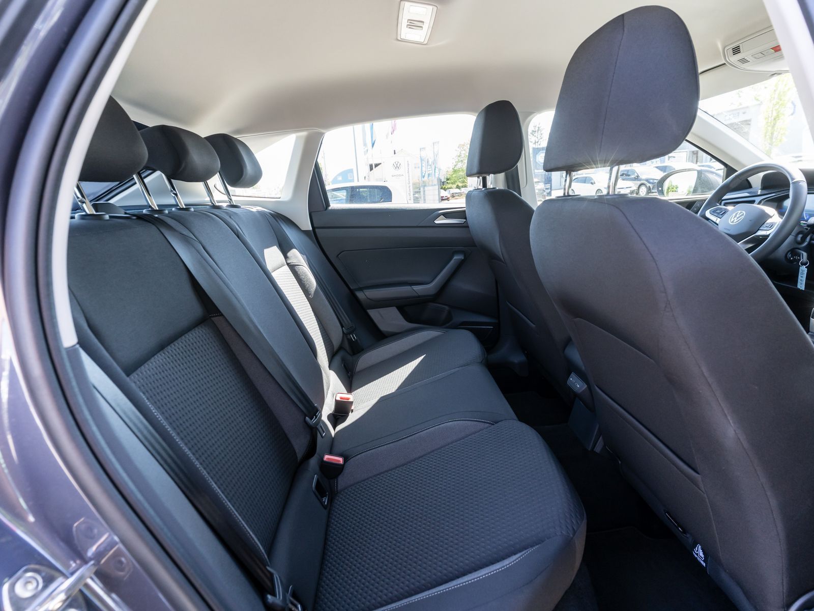 Fahrzeugabbildung Volkswagen Taigo Life 1.0 TSI DSG LED Navi RFK PDC SHZ AHK