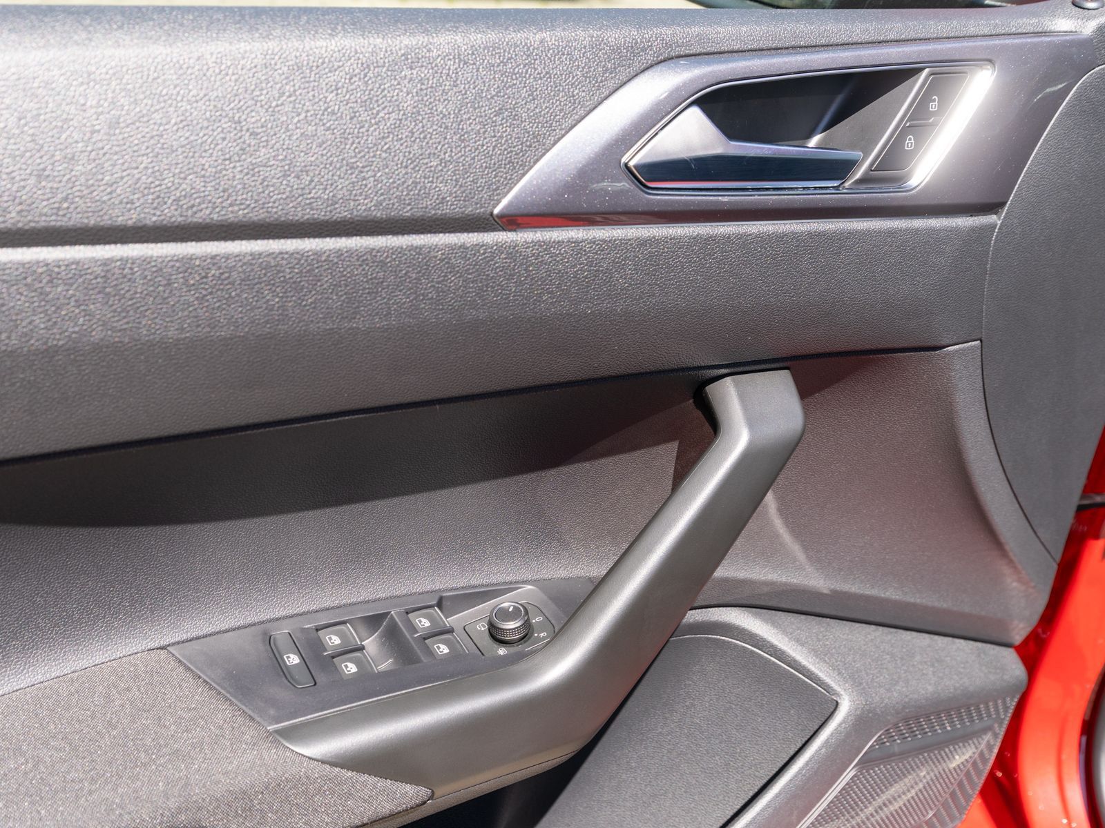 Fahrzeugabbildung Volkswagen Taigo Style 1.5 TSI DSG LED Navi PDC SHZ PANO