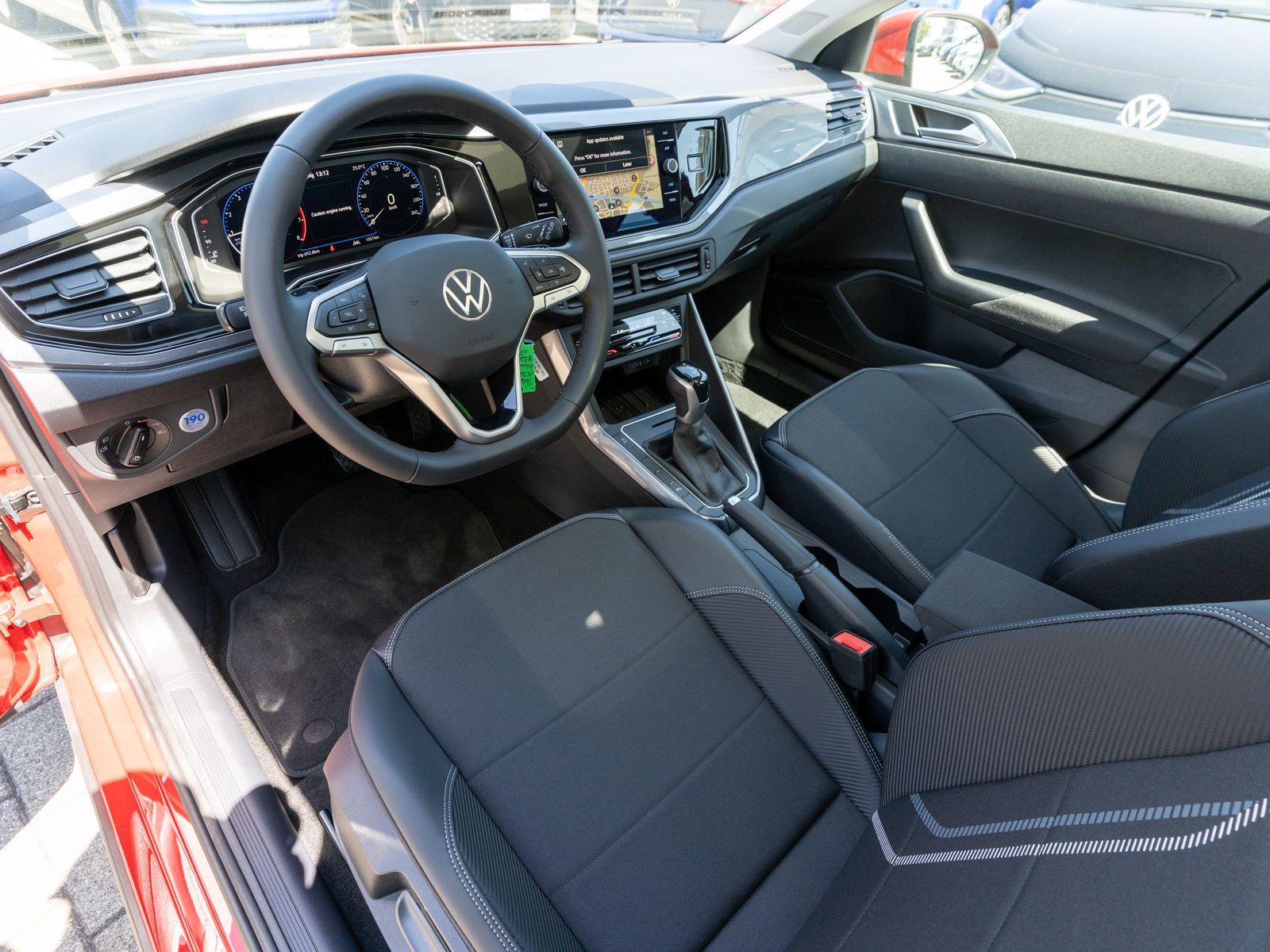 Fahrzeugabbildung Volkswagen Taigo Style 1.5 TSI DSG LED Navi PDC SHZ PANO
