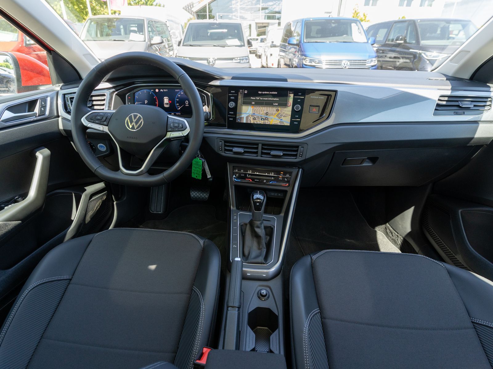 Fahrzeugabbildung Volkswagen Taigo Style 1.5 TSI DSG LED Navi PDC SHZ PANO