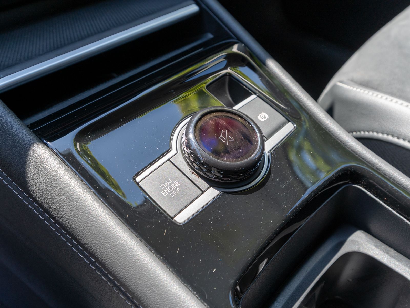 Fahrzeugabbildung Volkswagen Tiguan Elegance 2.0TDI DSG LED Navi 360° HUD AHK