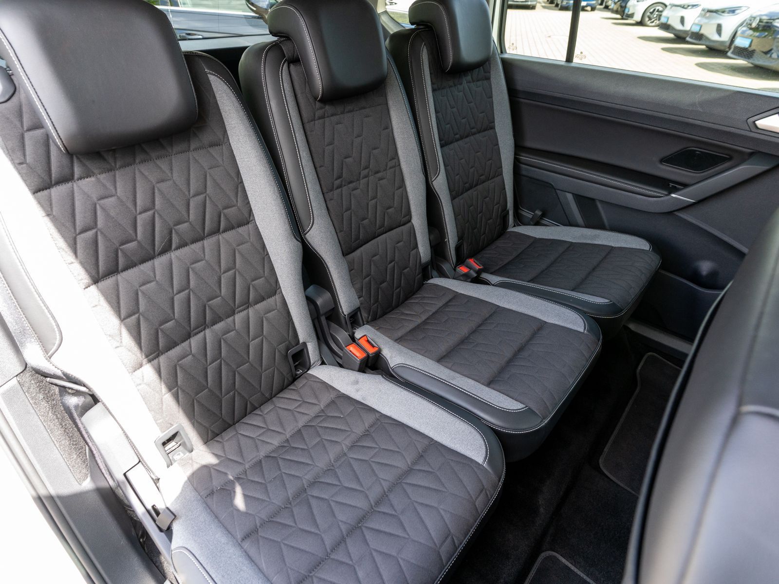 Fahrzeugabbildung Volkswagen Touran Energy 2.0TDI DSG LED Navi RFK ACC AHK 7S