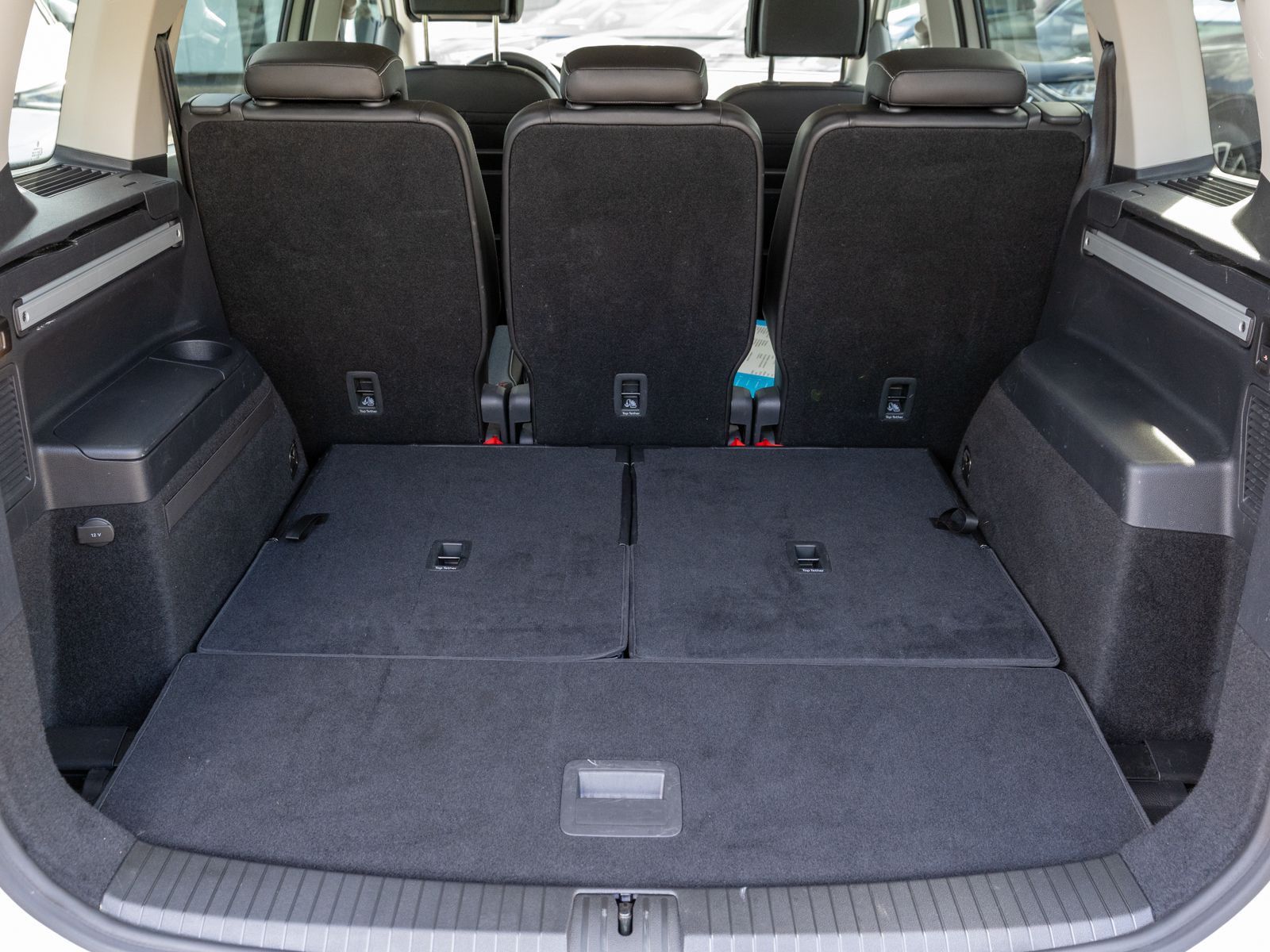 Fahrzeugabbildung Volkswagen Touran Energy 2.0TDI DSG LED Navi RFK ACC AHK 7S