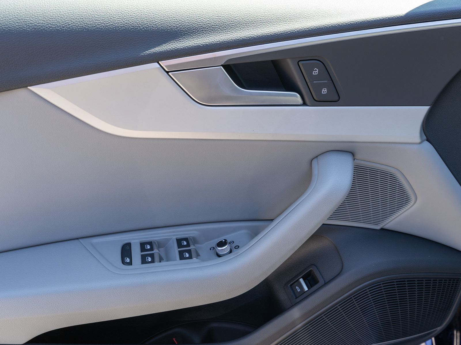 Fahrzeugabbildung Audi A4 Avant S line 40TDI NAVI MATRIX B&O STANDHZ