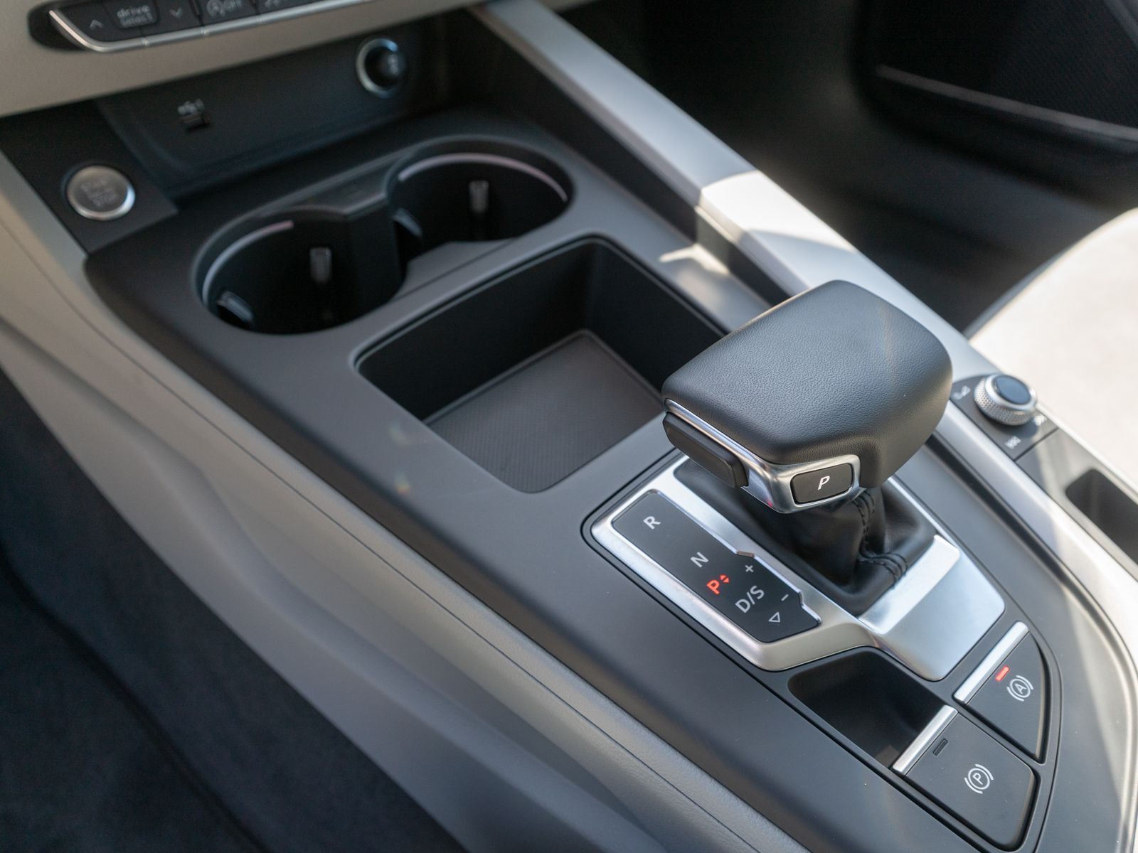 Fahrzeugabbildung Audi A4 Avant S line 40TDI NAVI MATRIX B&O STANDHZ
