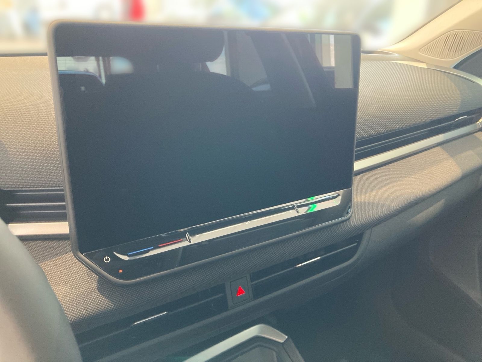 Fahrzeugabbildung Volkswagen T-Roc "ENERGY" 1.5 eTSI DSG AHK ACC KAMERA