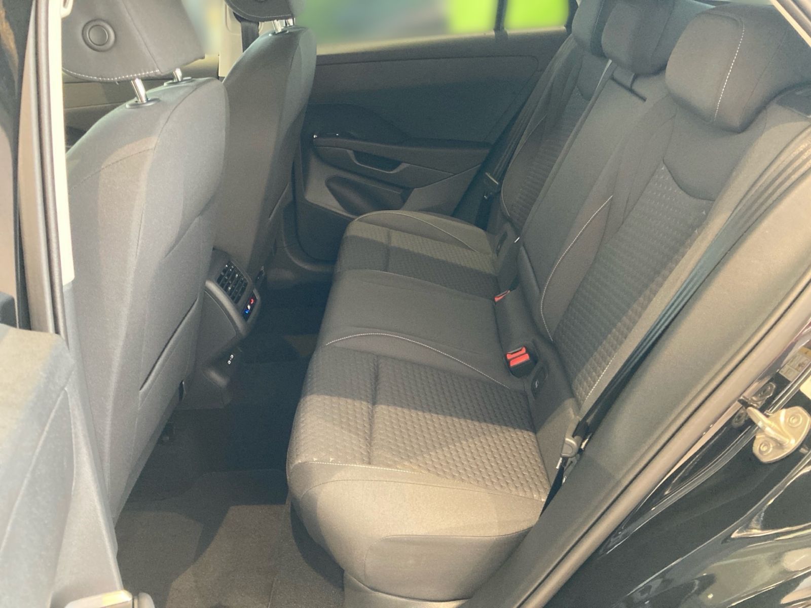 Fahrzeugabbildung Volkswagen T-Roc "ENERGY" 1.5 eTSI DSG AHK ACC KAMERA