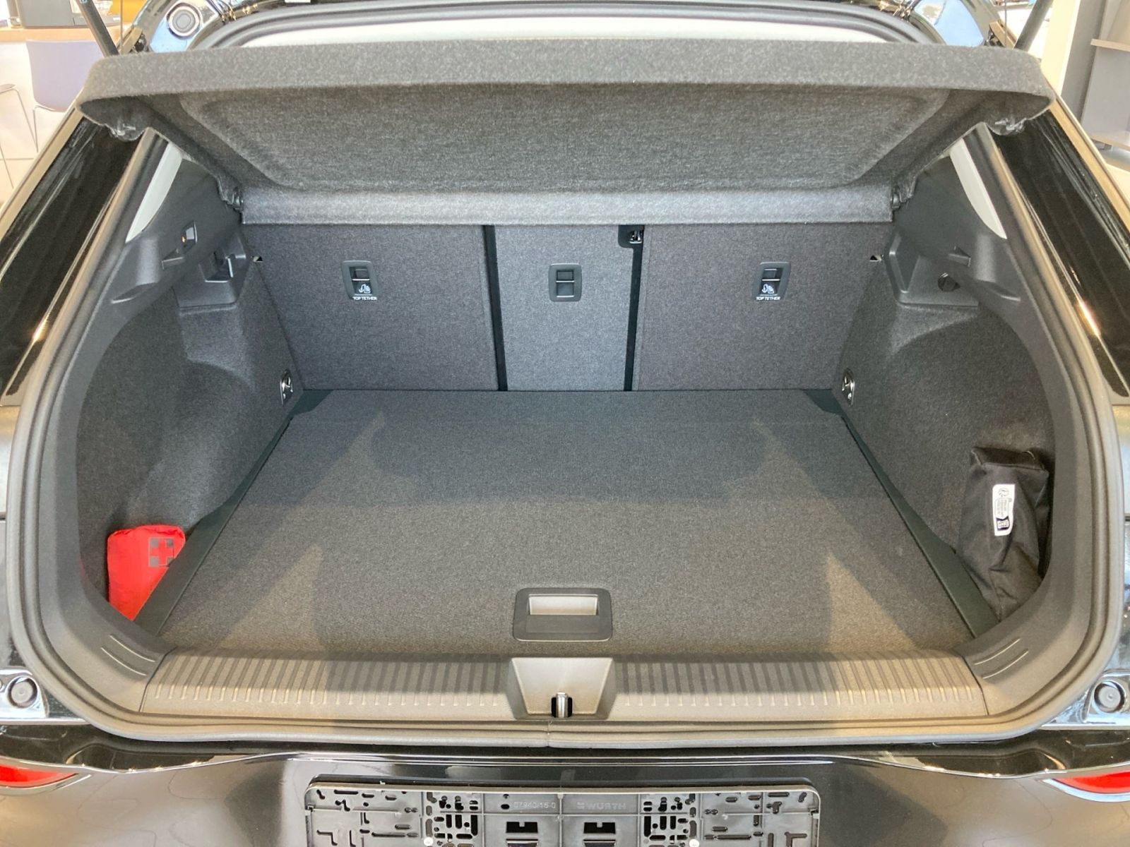 Fahrzeugabbildung Volkswagen T-Roc "ENERGY" 1.5 eTSI DSG AHK ACC KAMERA