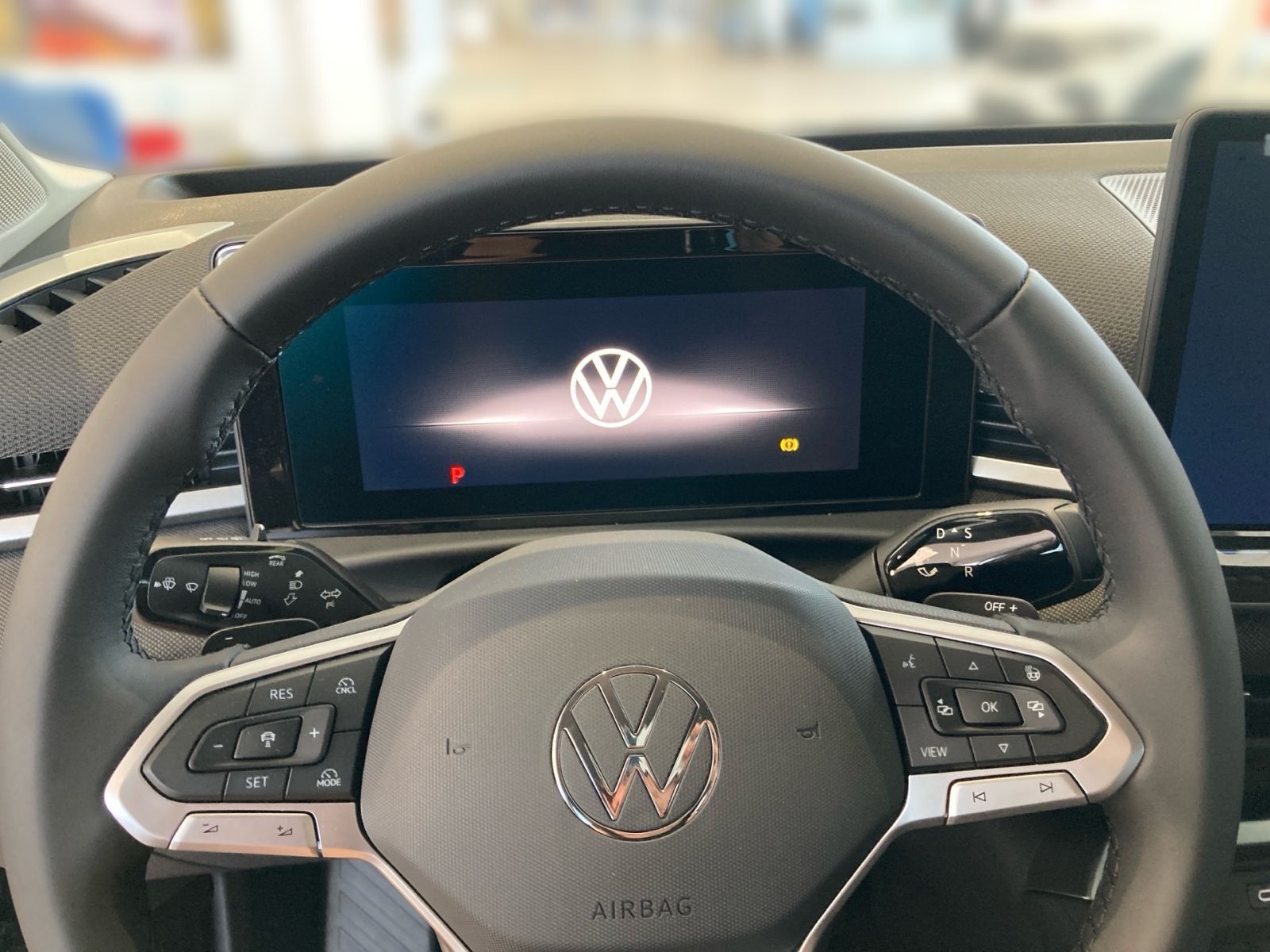 Fahrzeugabbildung Volkswagen T-Roc "ENERGY" 1.5 eTSI DSG AHK ACC KAMERA