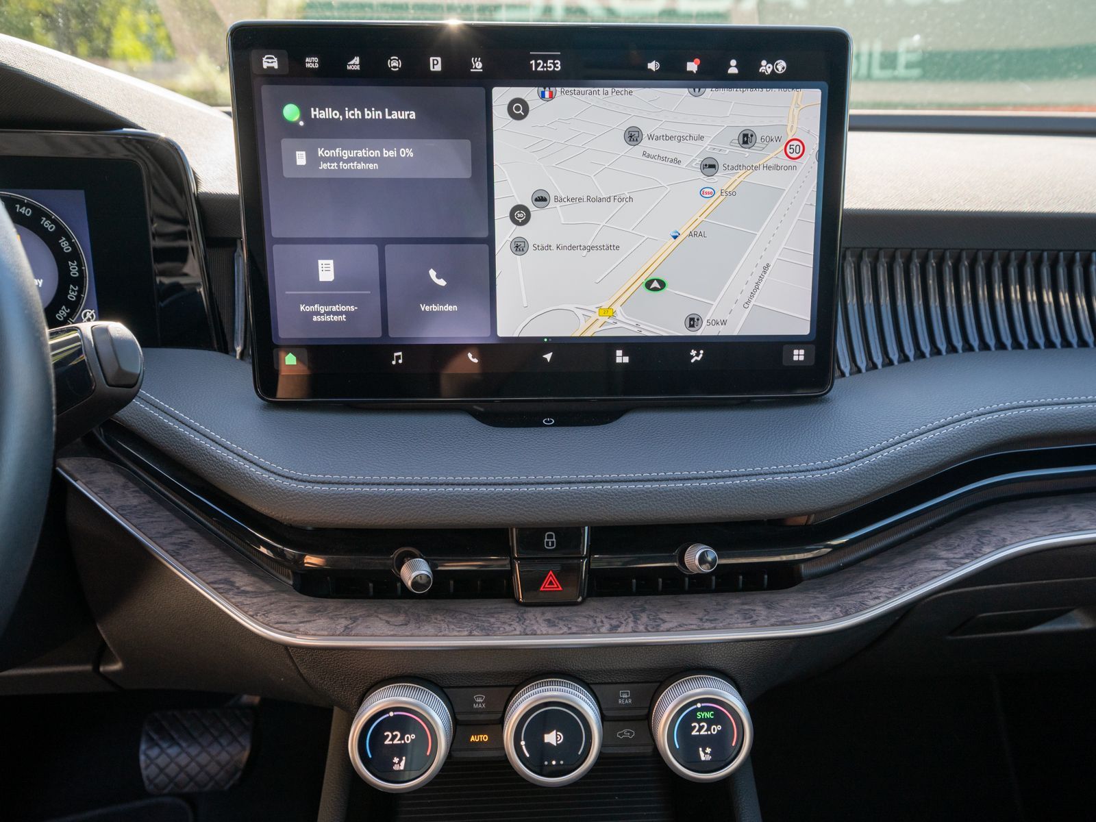 Fahrzeugabbildung SKODA Superb Combi L&K 2.0TDI DSG LED NAVI PANO VC AHK