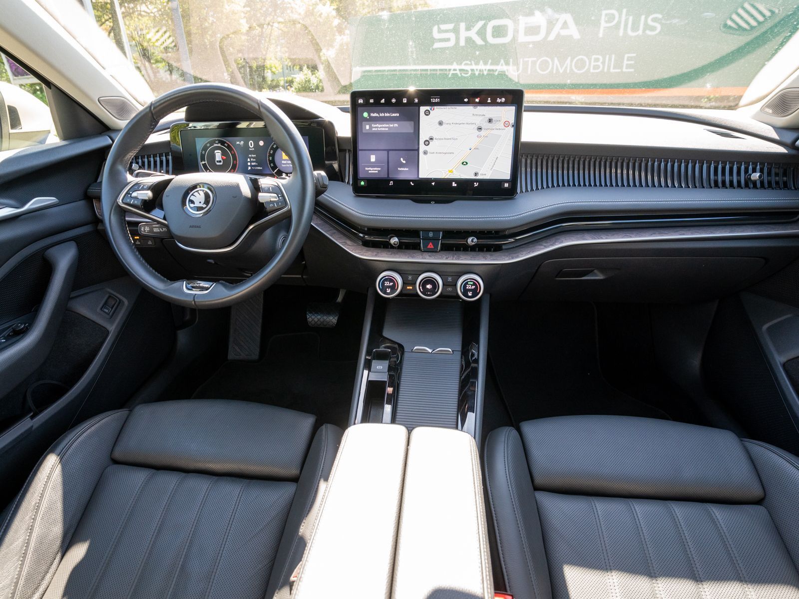 Fahrzeugabbildung SKODA Superb Combi L&K 2.0TDI DSG LED NAVI PANO VC AHK