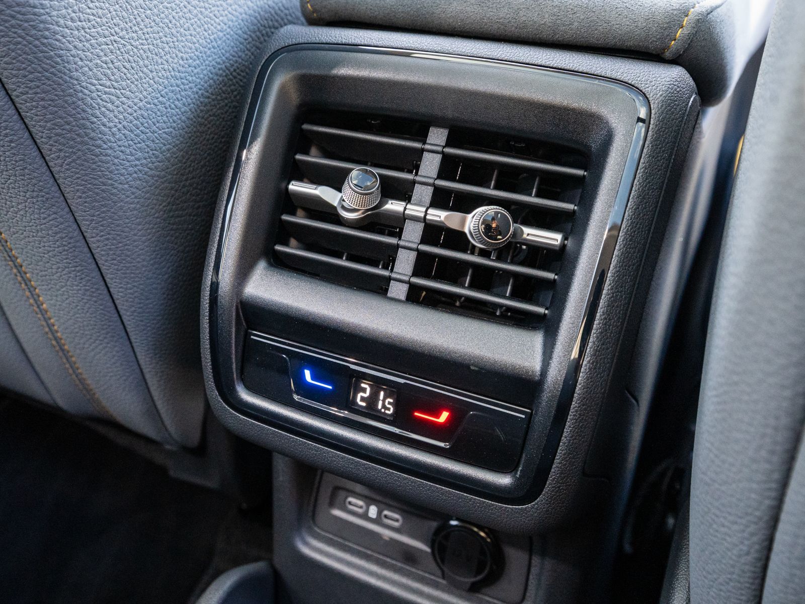 Fahrzeugabbildung SKODA Kodiaq Selection 2.0TDI 4x4 DSG LED NAV AHK PANO