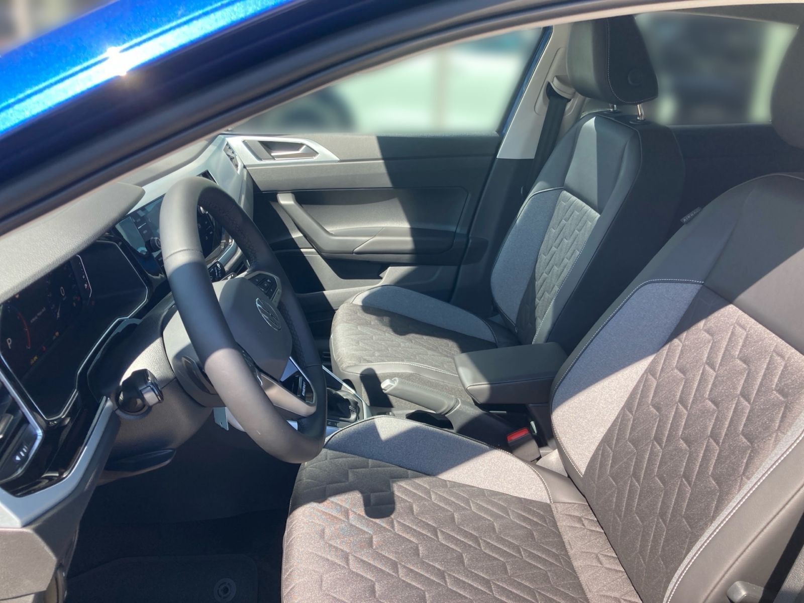 Fahrzeugabbildung Volkswagen Polo ENERGY 1.0 TSI DSG RÜCKFAHR-KAMERA