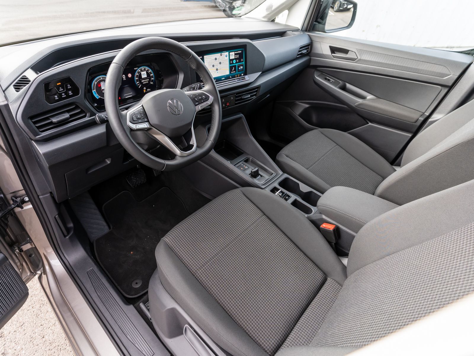 Fahrzeugabbildung Volkswagen Caddy 5 Kombi 2,0 TDI DSG LED NAVI AHK RFK ACC