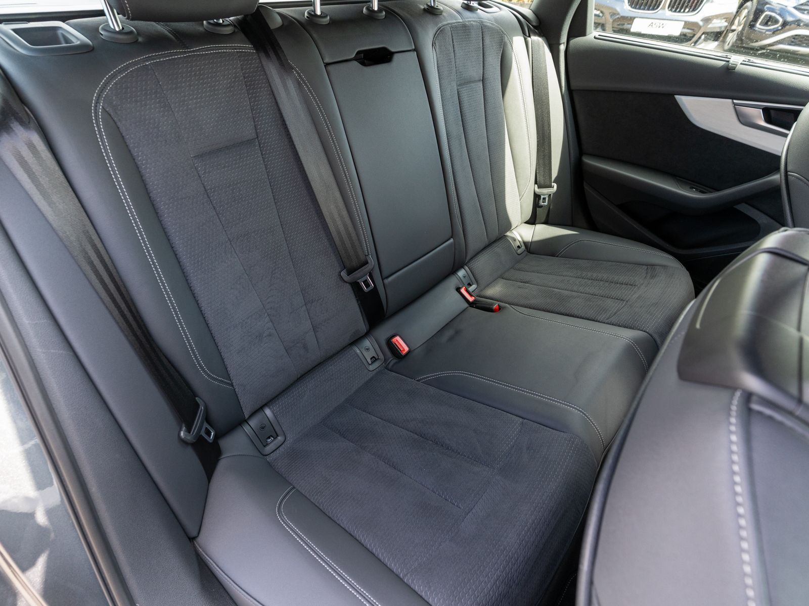 Fahrzeugabbildung Audi A4 Avant S line 35 TFSI S tronic LED Navi RFK VC