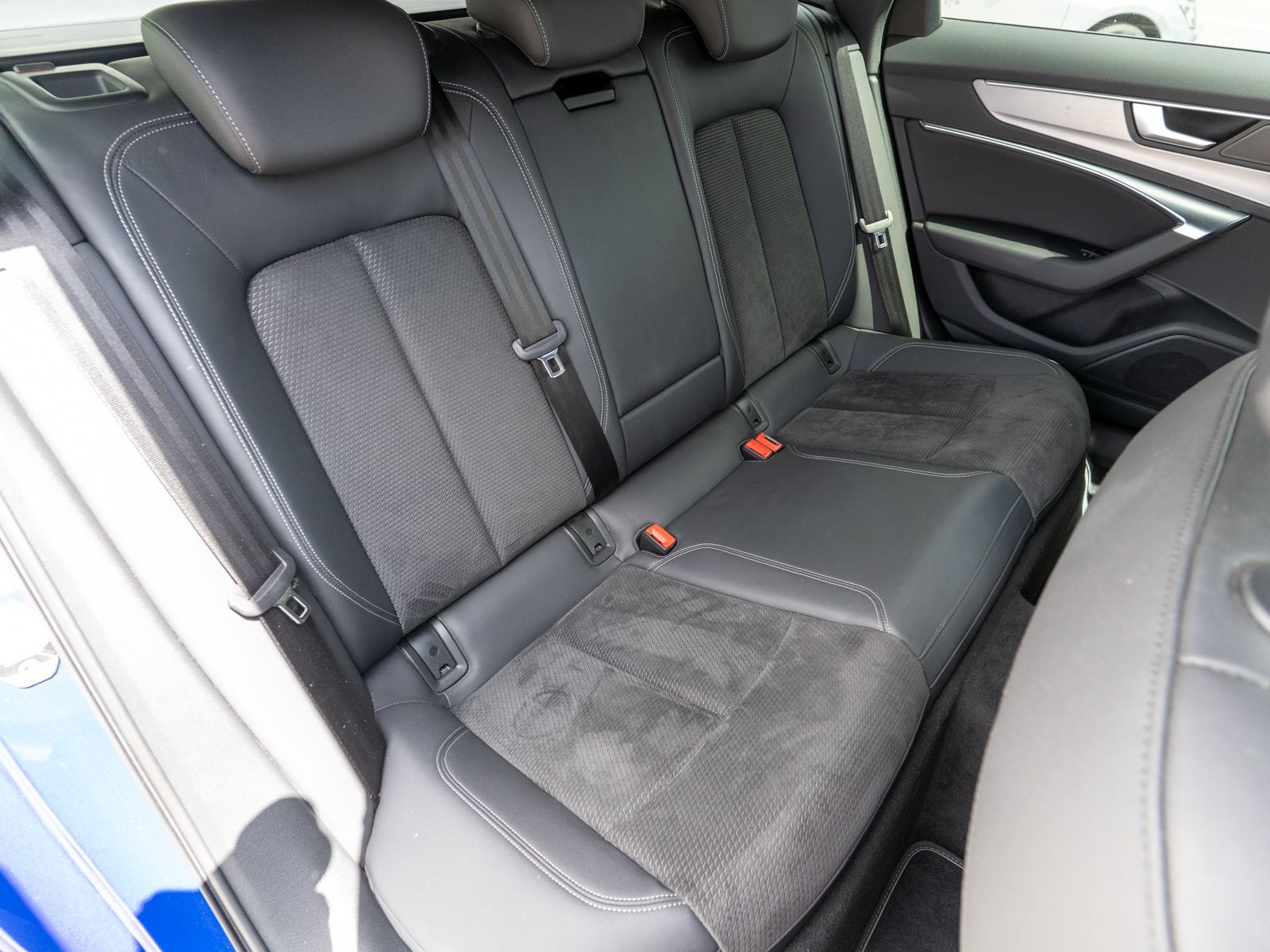 Fahrzeugabbildung Audi A6 Avant S line 50TDI quattro tiptronic PANO AHK
