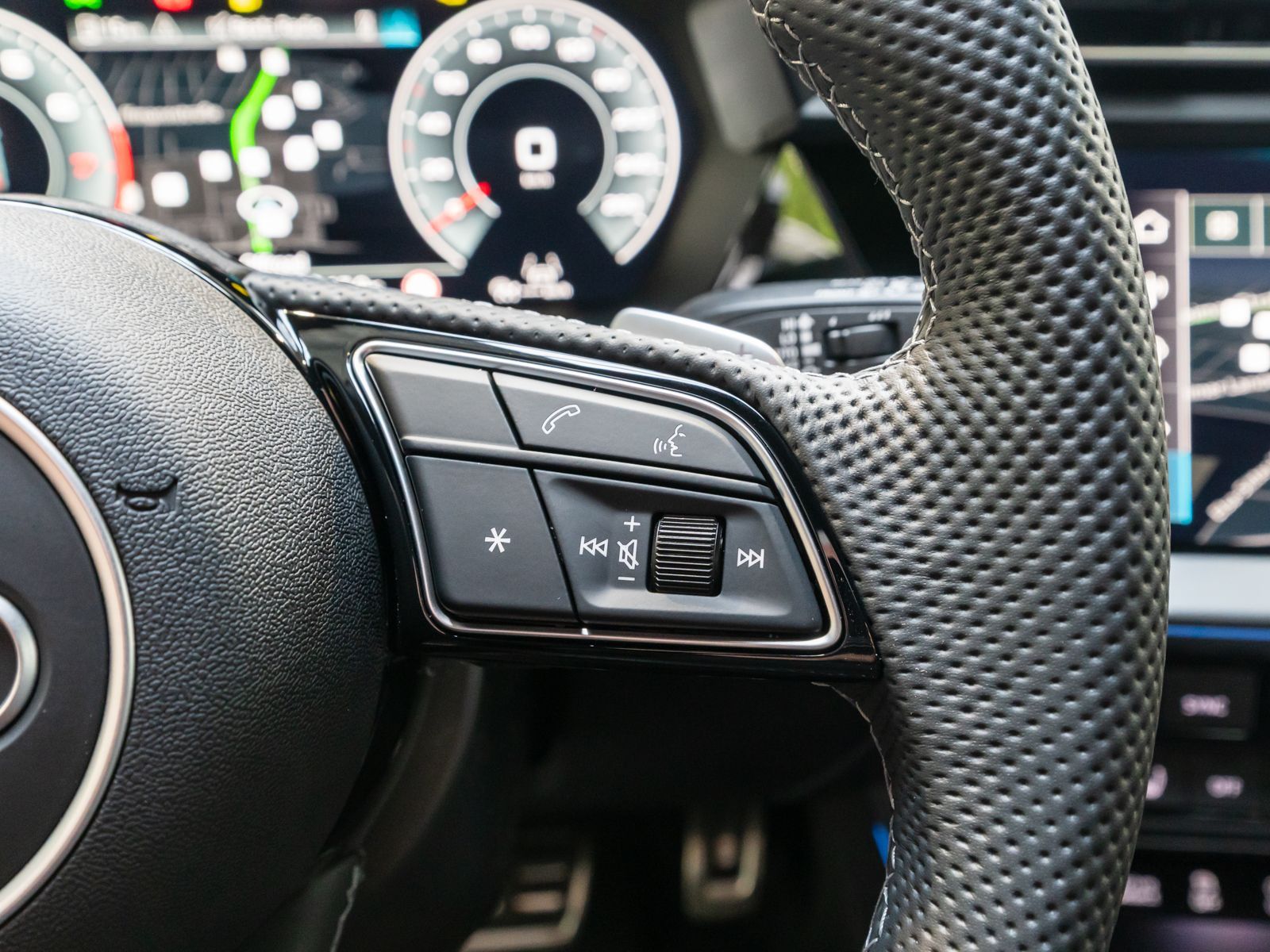 Fahrzeugabbildung Audi A3 Sportback Sline TFSI Stronic AHK SONOS MATRIX
