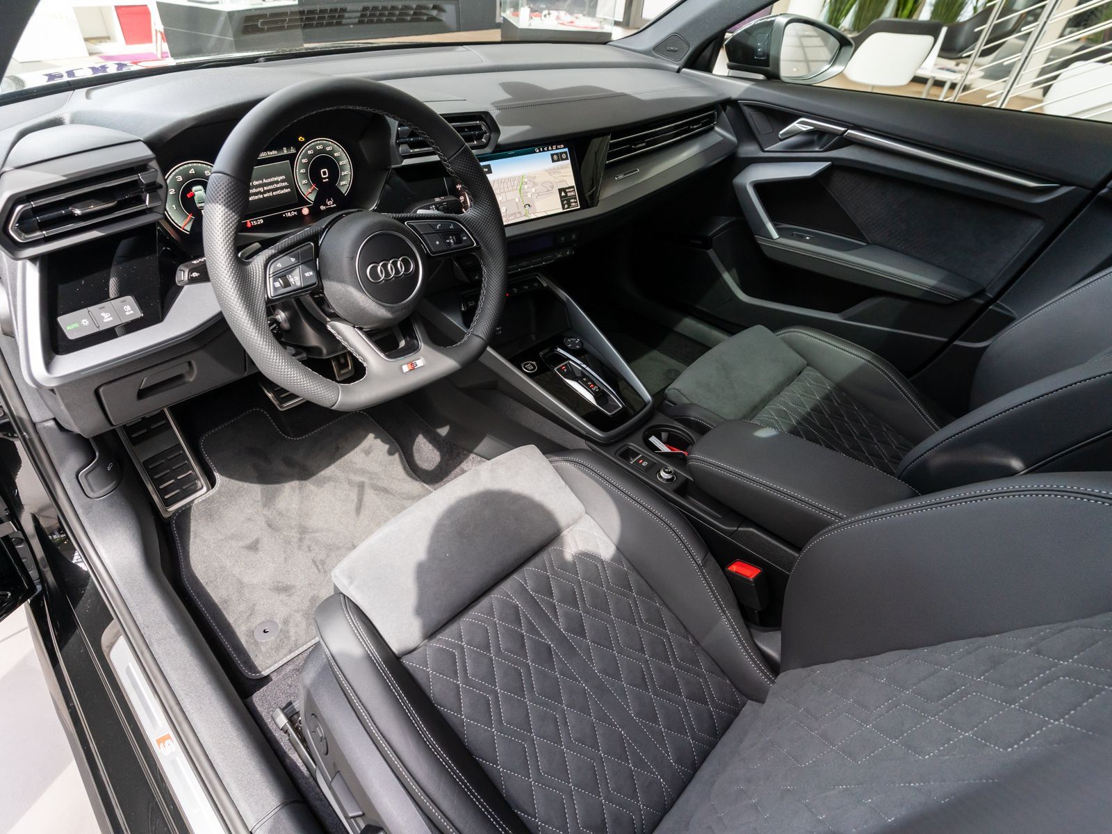 Fahrzeugabbildung Audi A3 Limousine S line TFSI Stronic RFK PANO SONOS