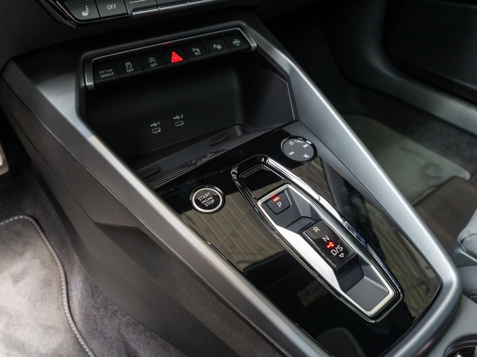 Fahrzeugabbildung Audi A3 Limousine S line TFSI Stronic RFK PANO SONOS