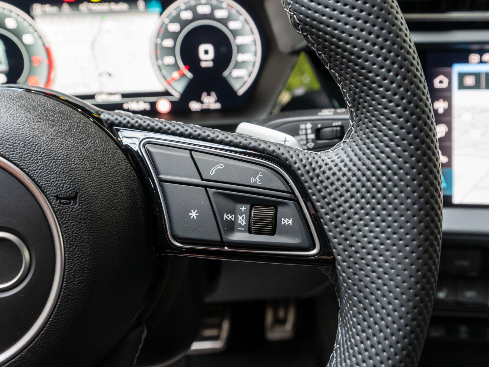 Fahrzeugabbildung Audi A3 Limousine S line TFSI Stronic RFK PANO SONOS