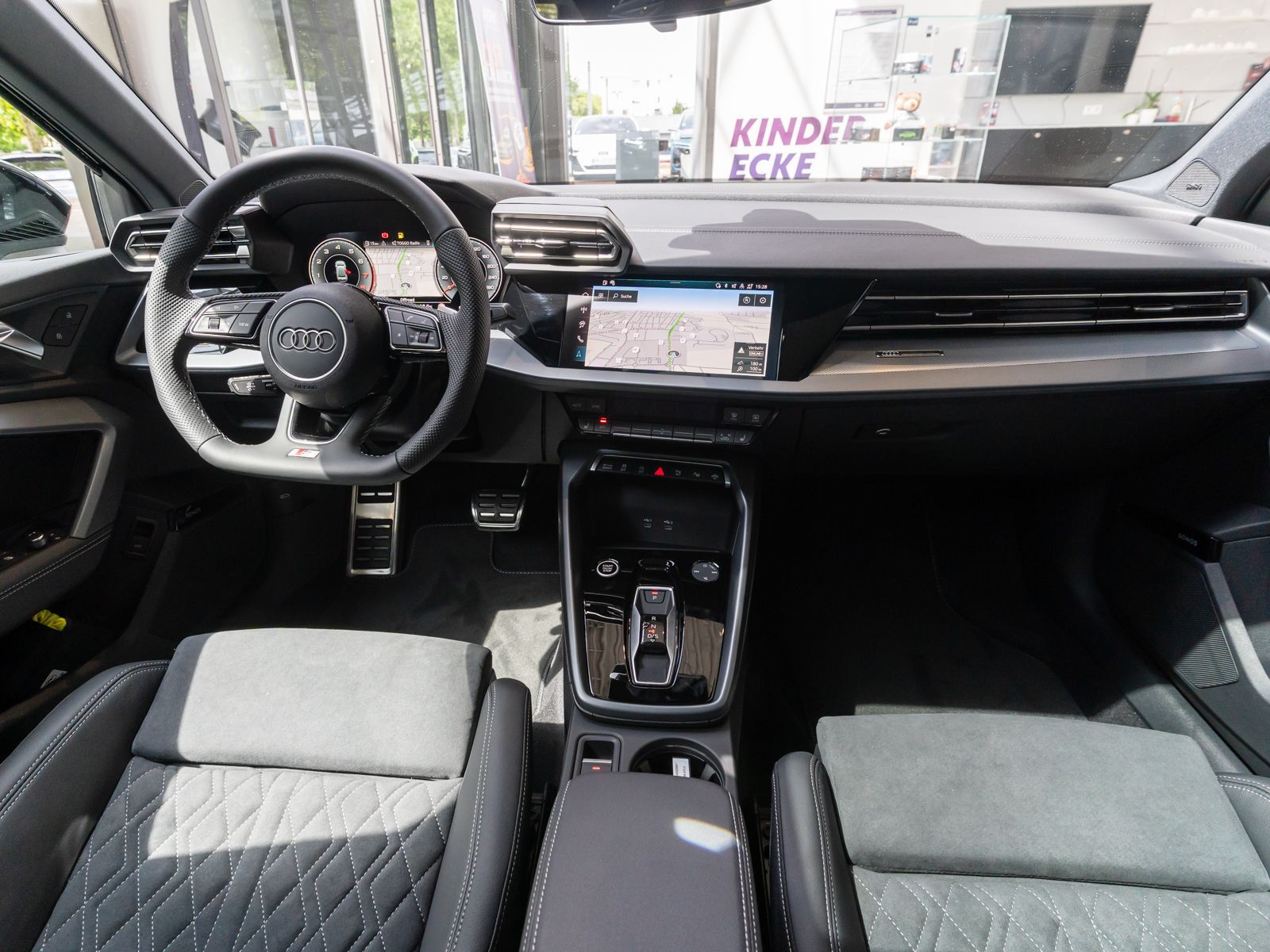 Fahrzeugabbildung Audi A3 Limousine S line TFSI Stronic RFK PANO SONOS