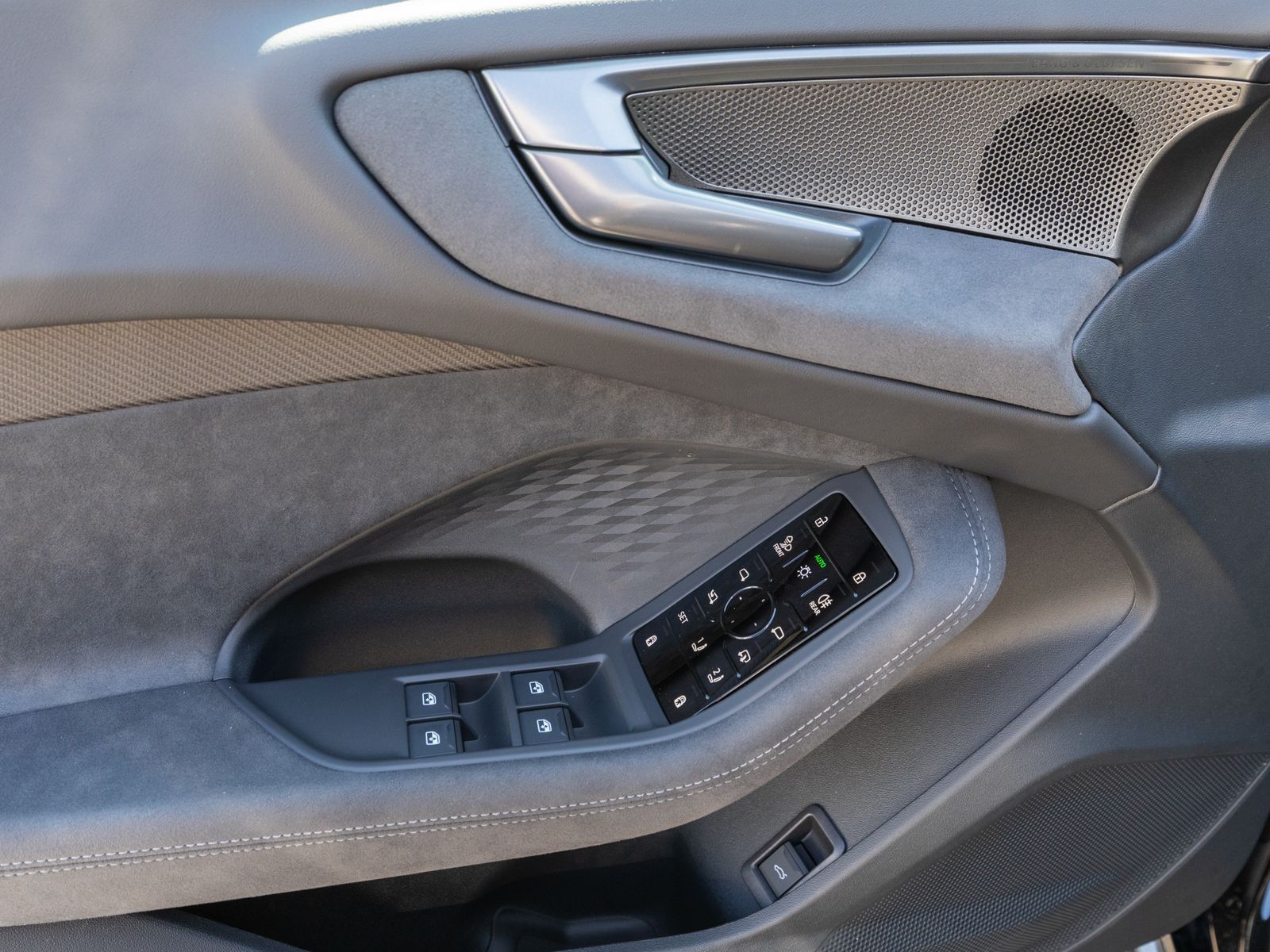 Fahrzeugabbildung Audi S5 Avant TFSI Stronic HUD B&O 360° PANO AHK