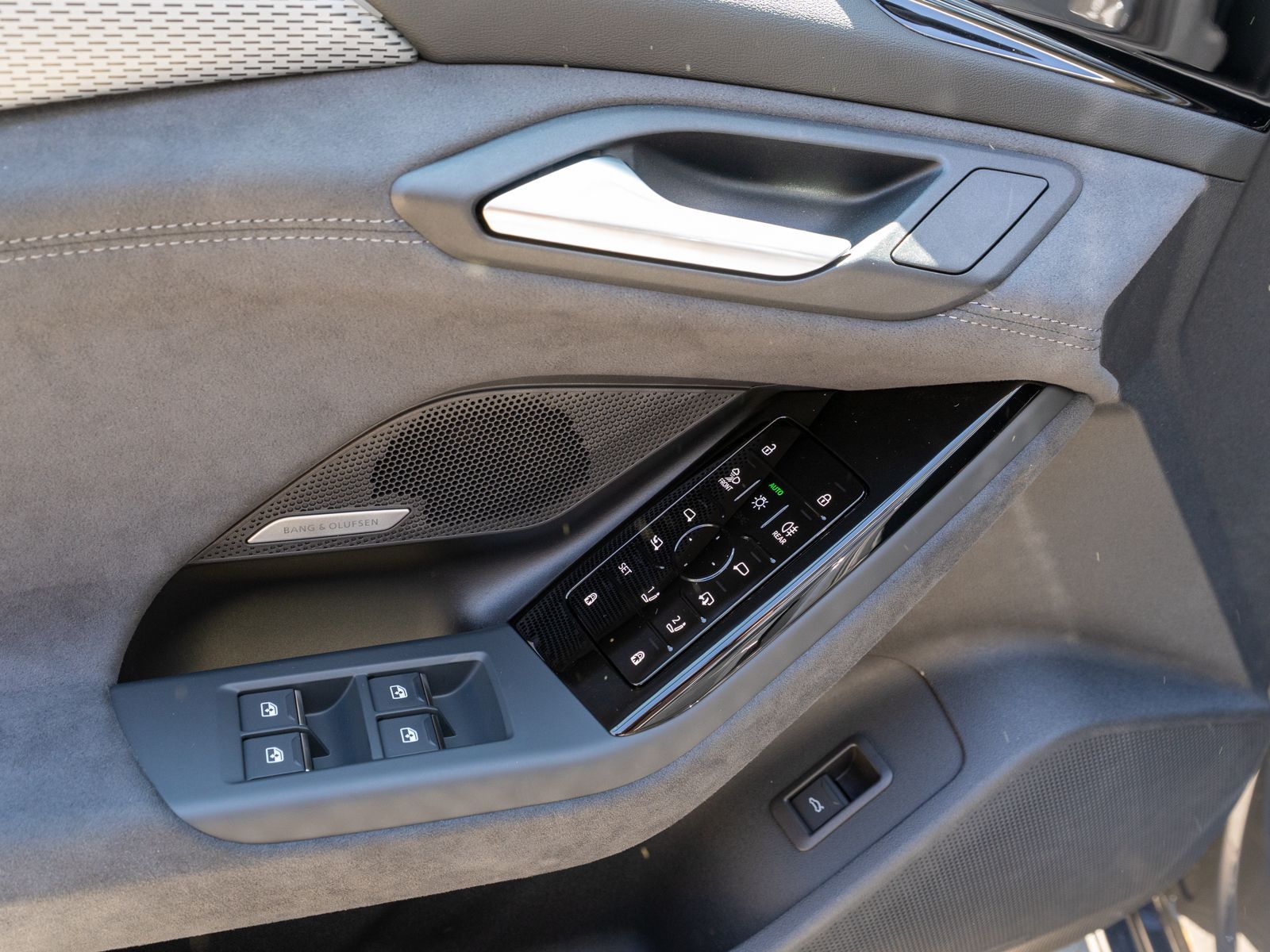 Fahrzeugabbildung Audi A6 Avant e-tron quattro S line B&O HUD 360°AHK